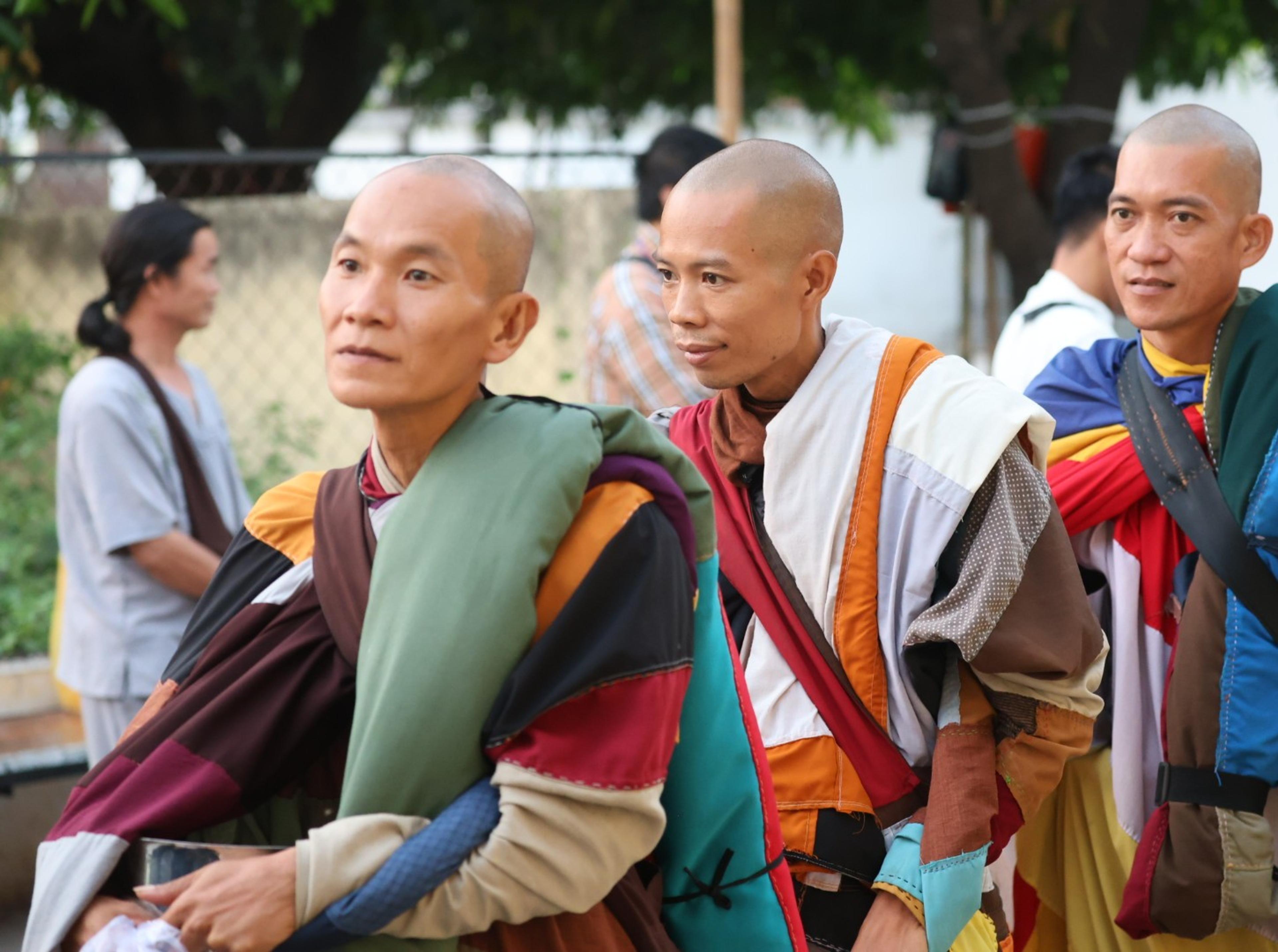 Sư Minh Tuệ và Đồng Tu