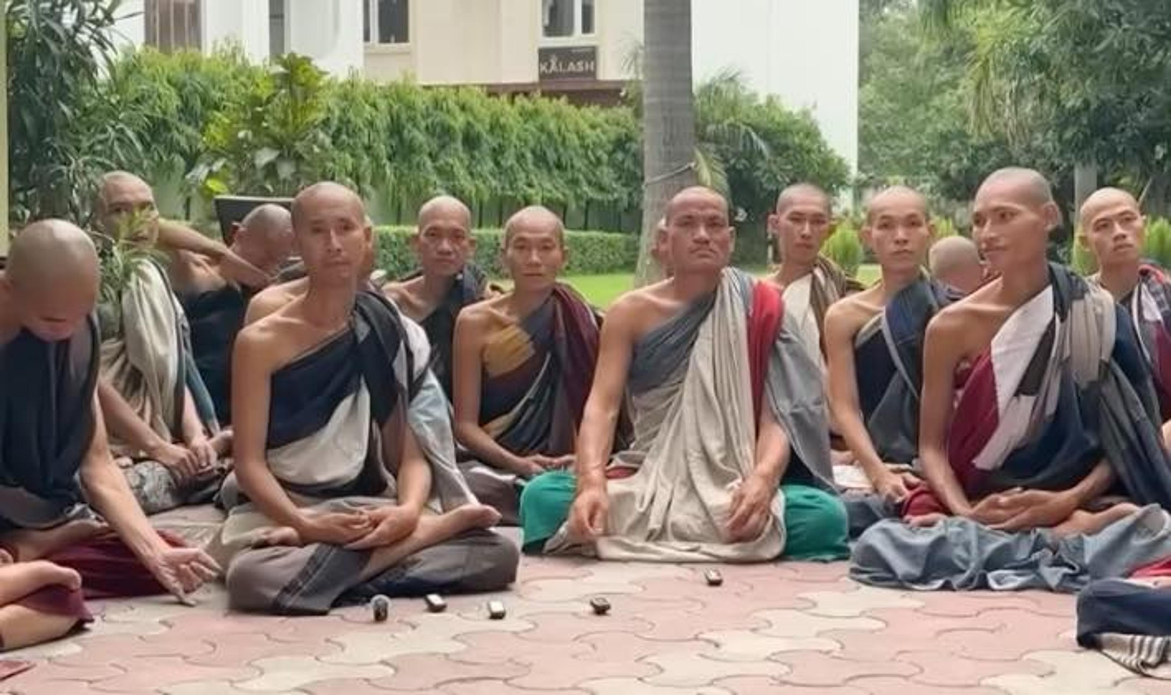 Sư Minh Tuệ và Đồng Tu