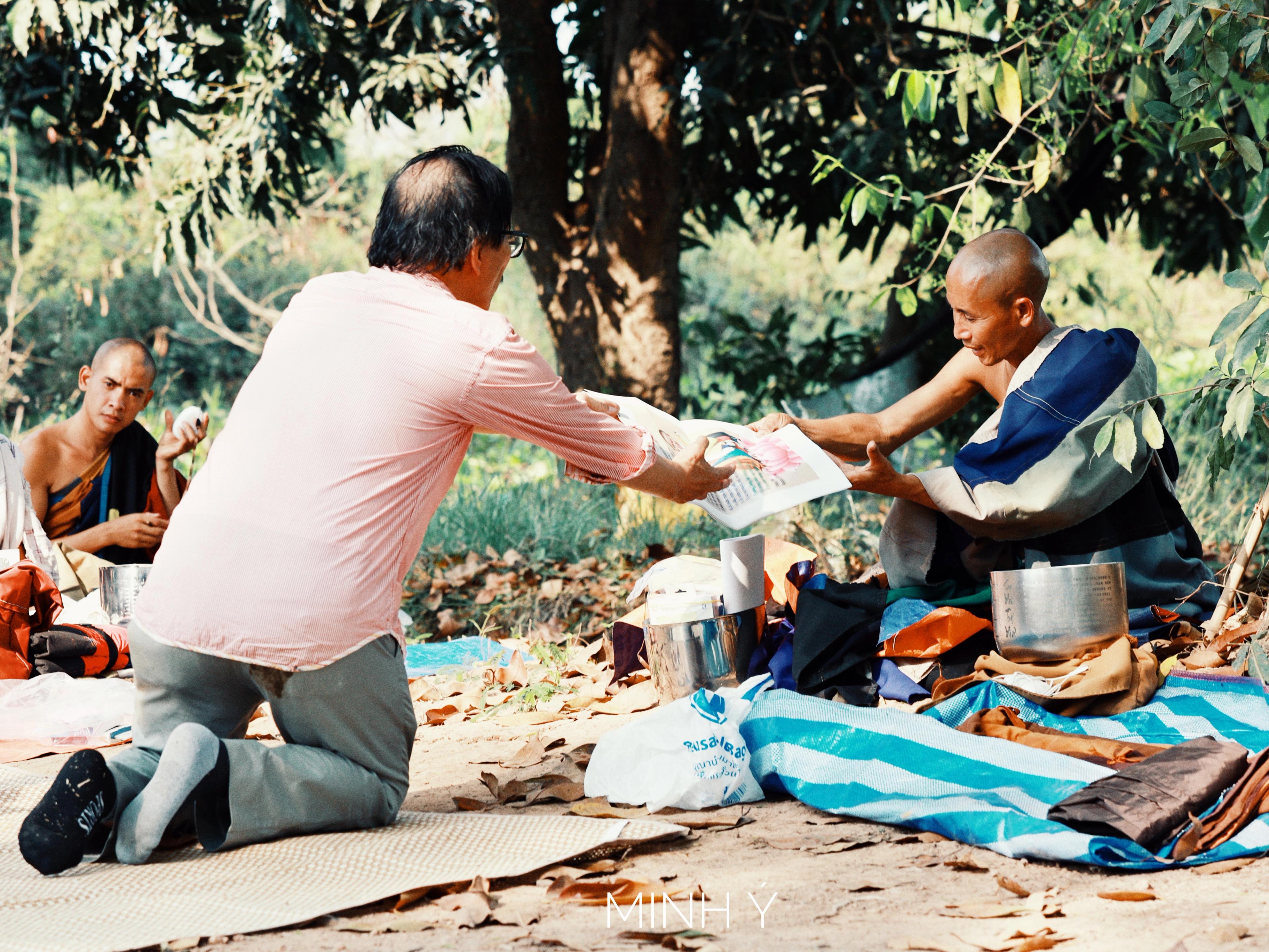 Sư Minh Tuệ và Đồng Tu