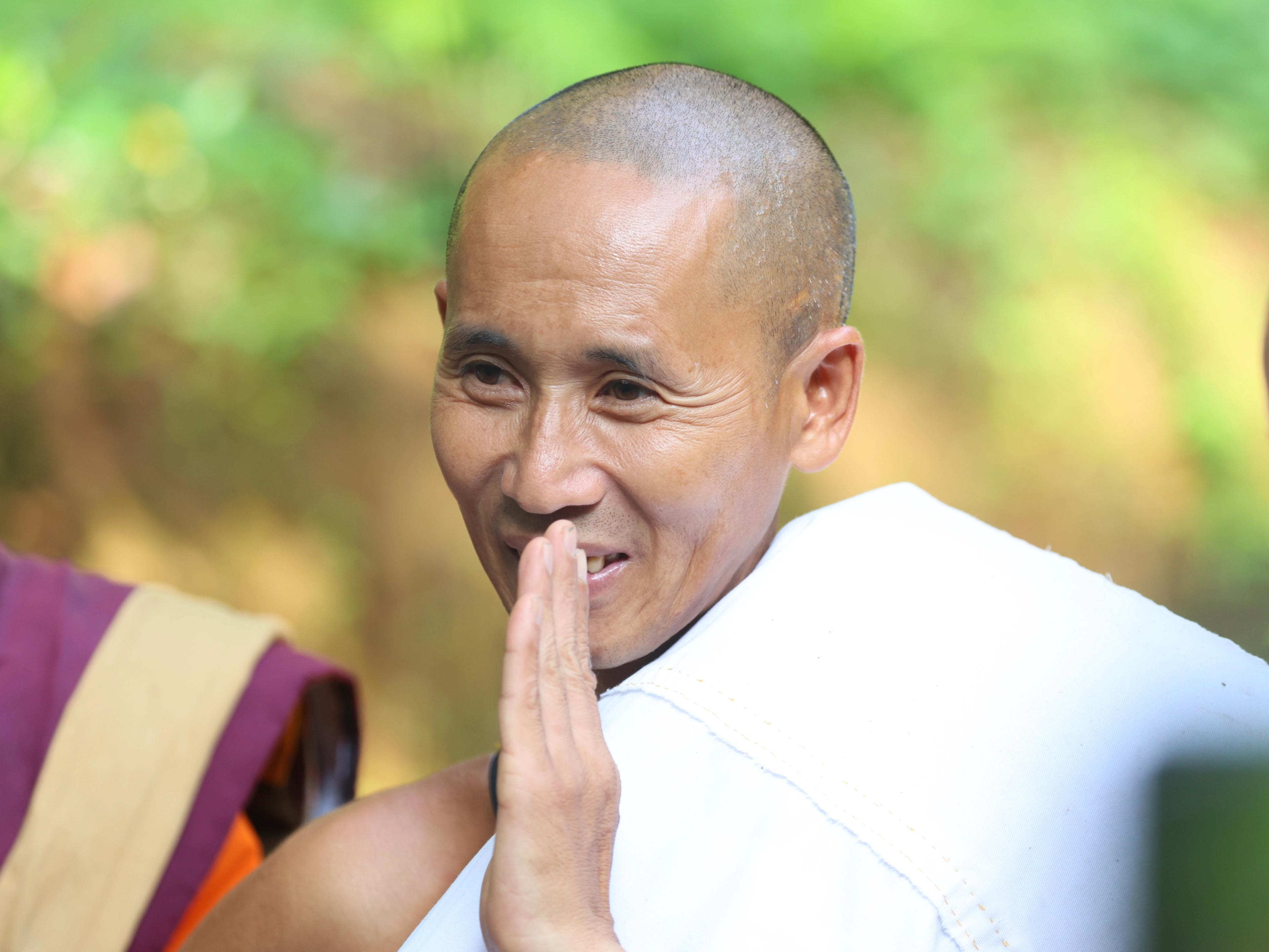 Sư Minh Tuệ và Đồng Tu