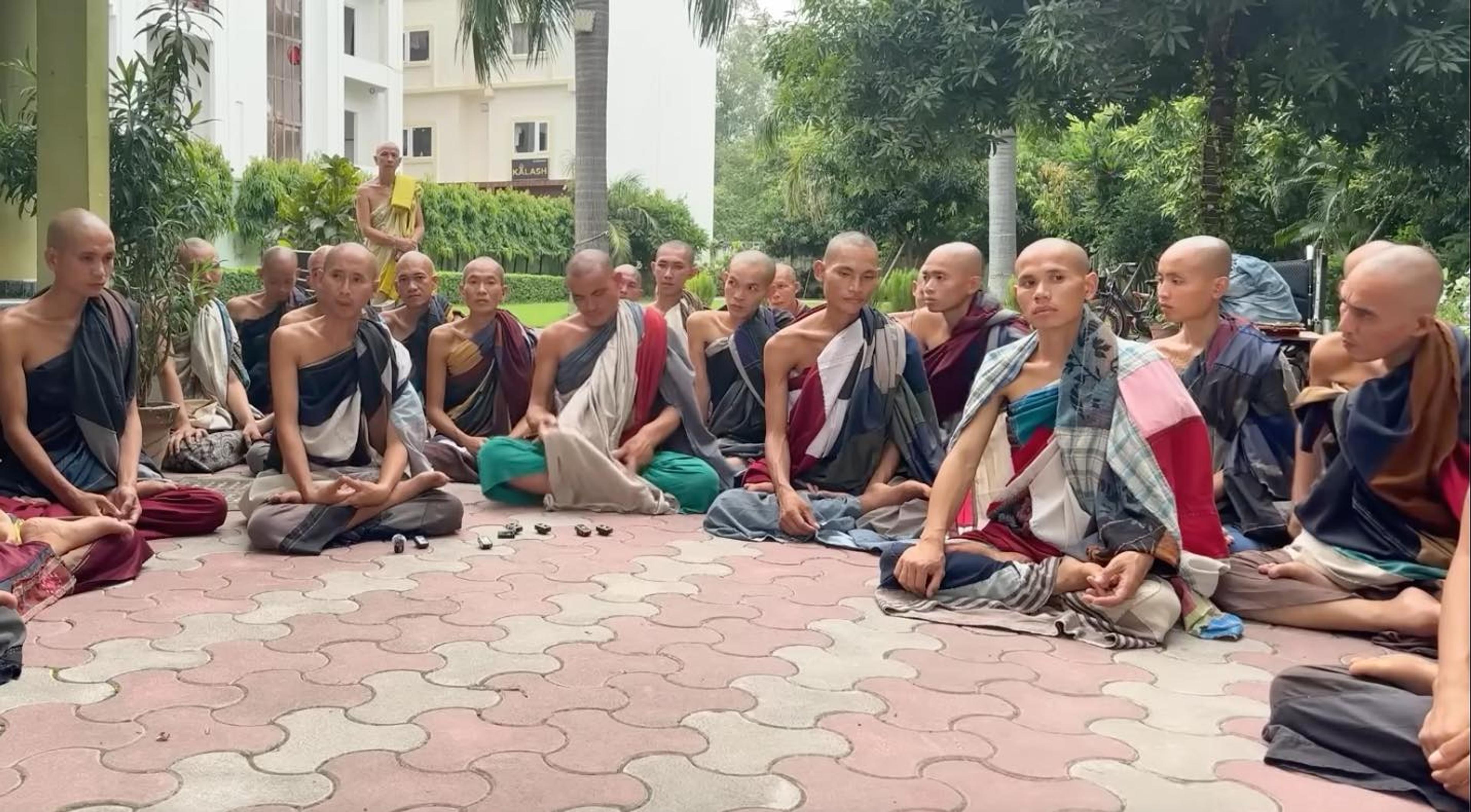 Sư Minh Tuệ và Đồng Tu