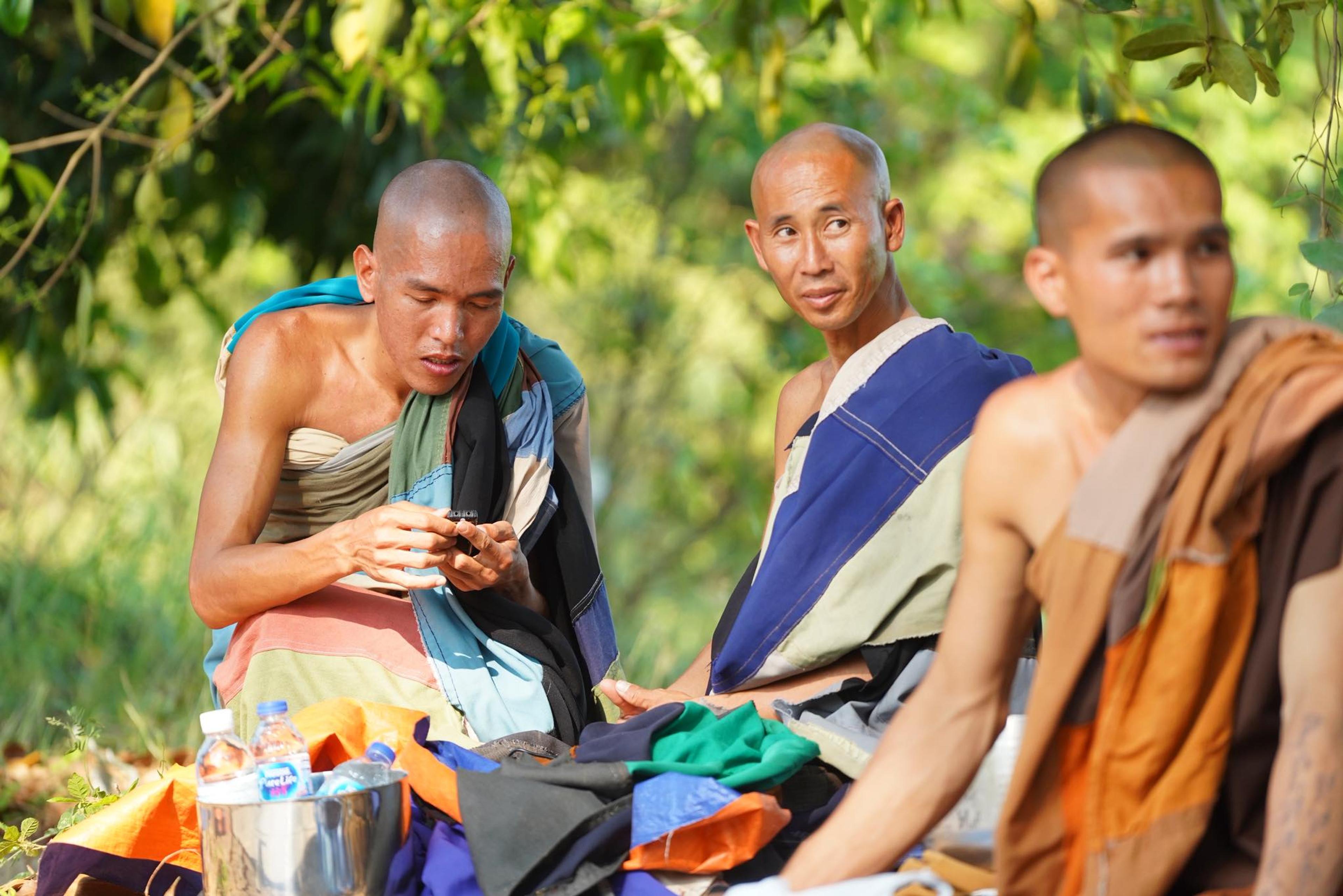 Sư Minh Tuệ và Đồng Tu