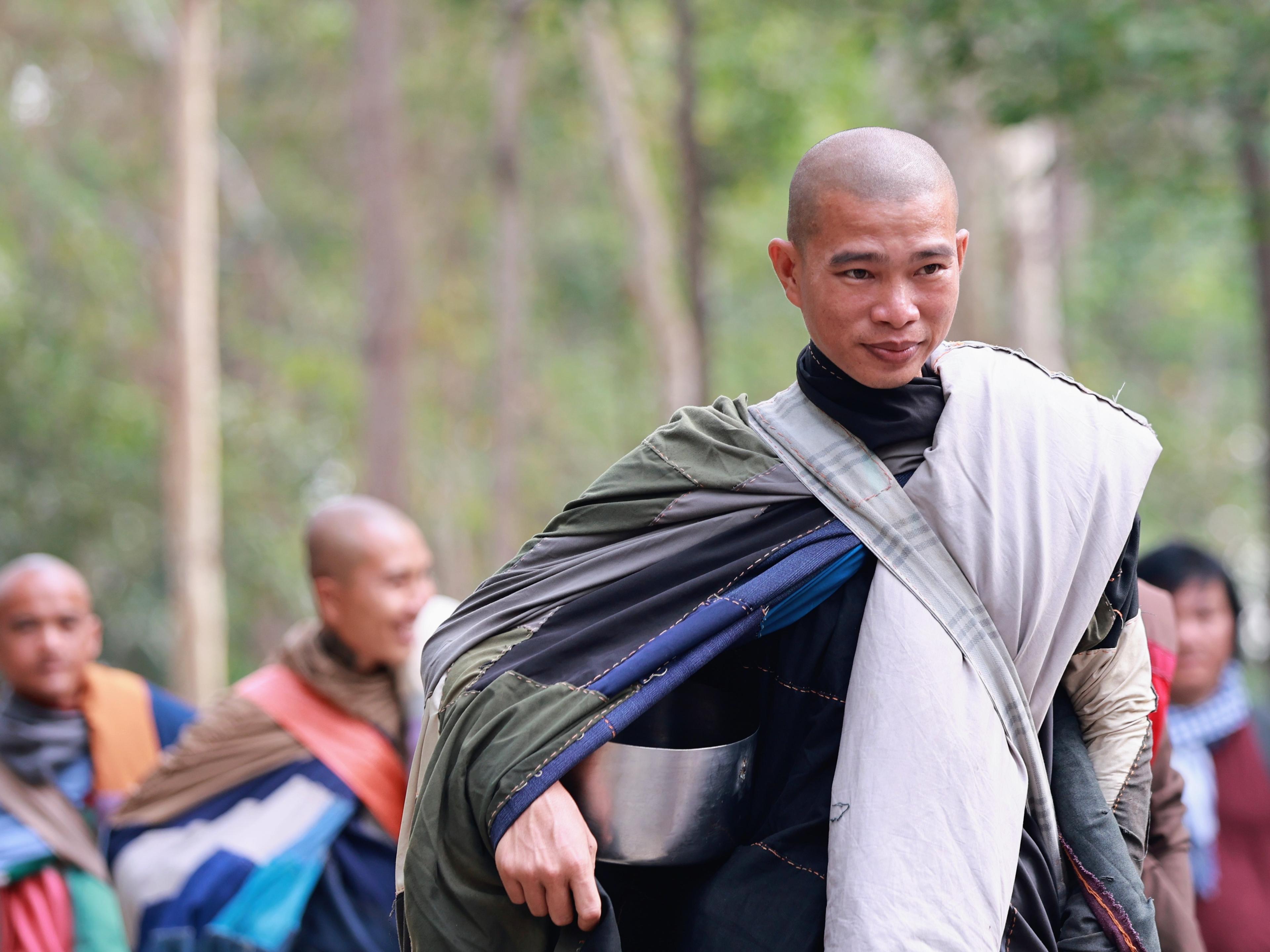 Sư Minh Tuệ và Đồng Tu