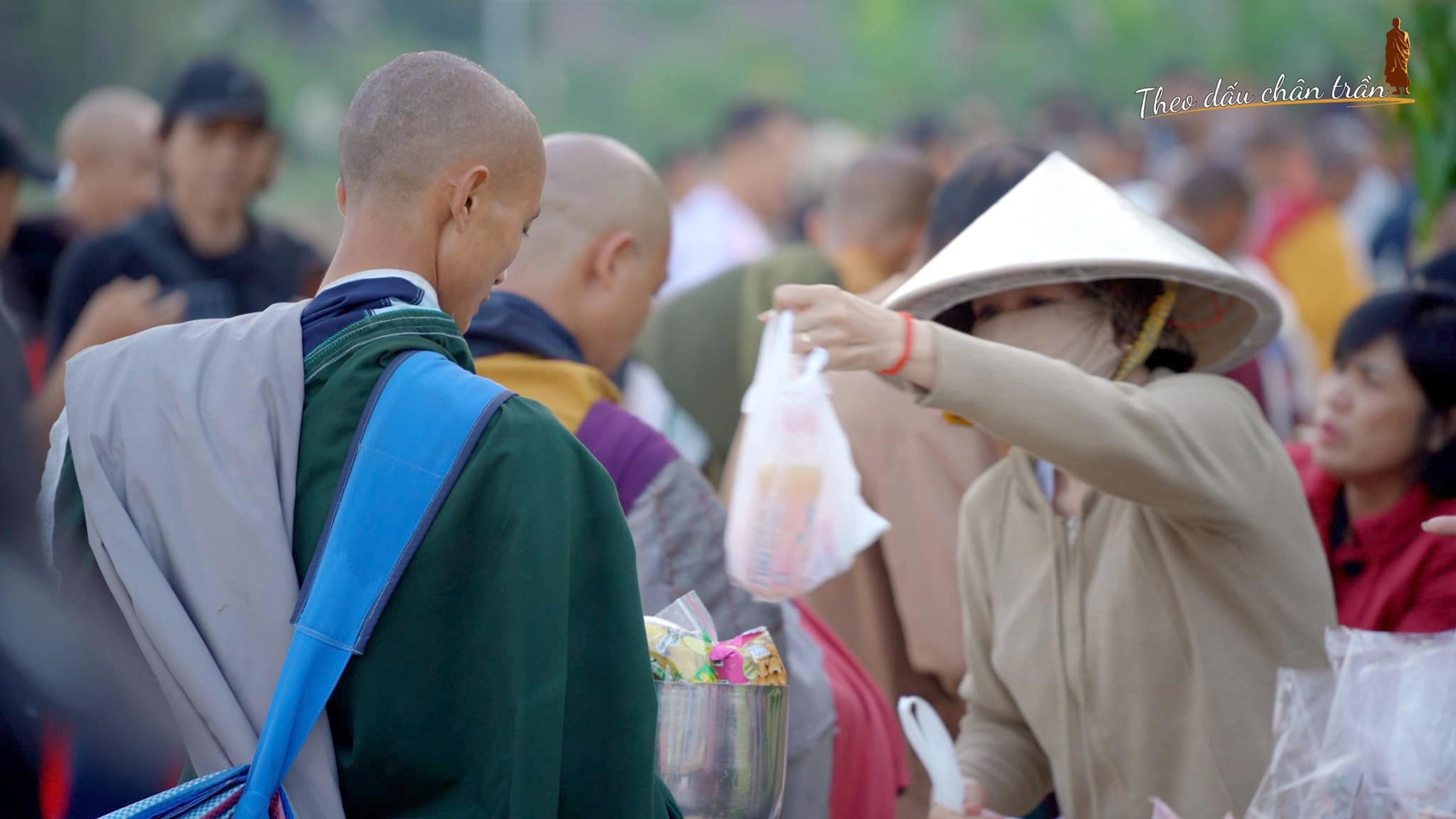 Sư Minh Tuệ và Đồng Tu
