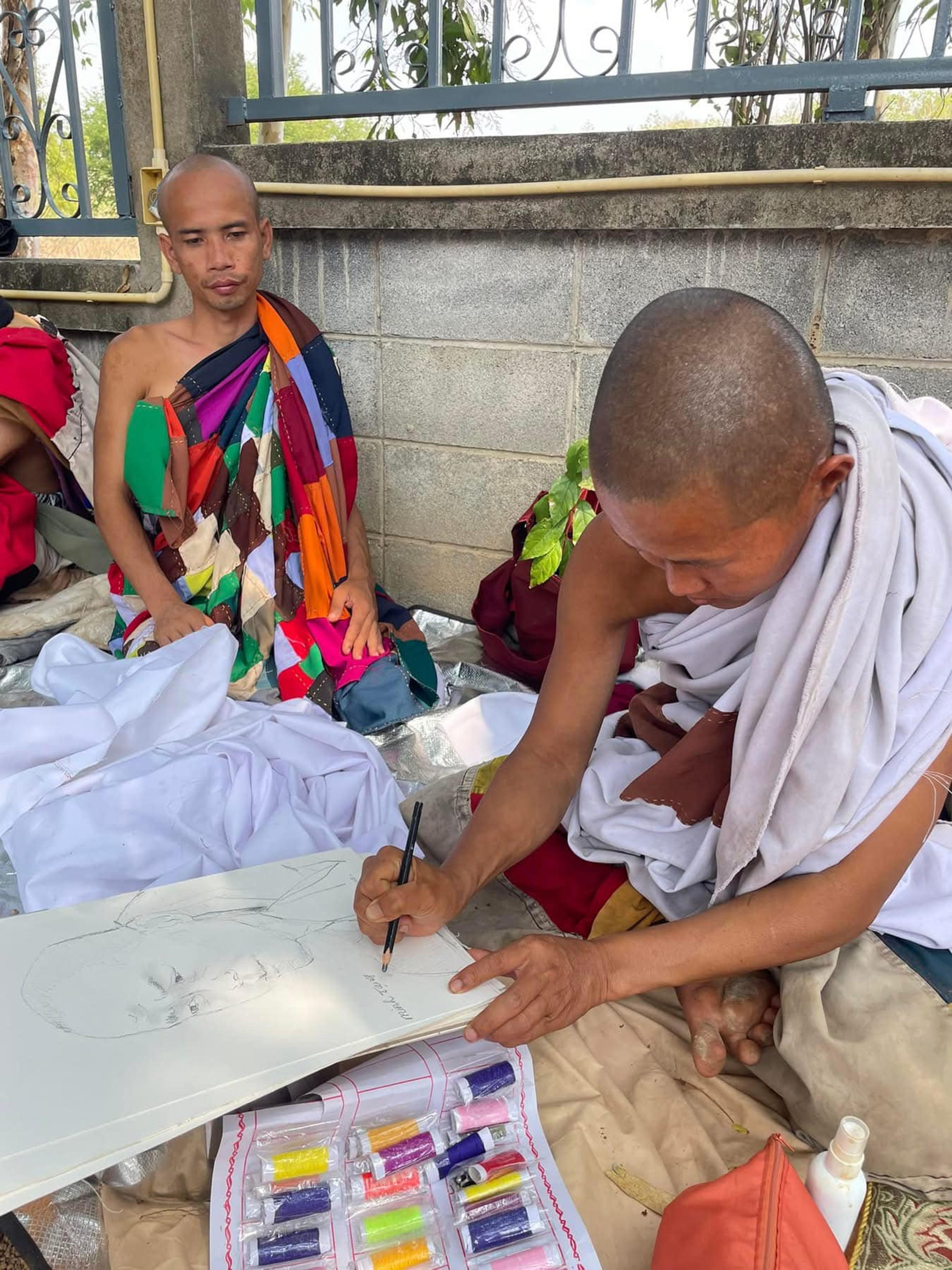 Sư Minh Tuệ và Đồng Tu