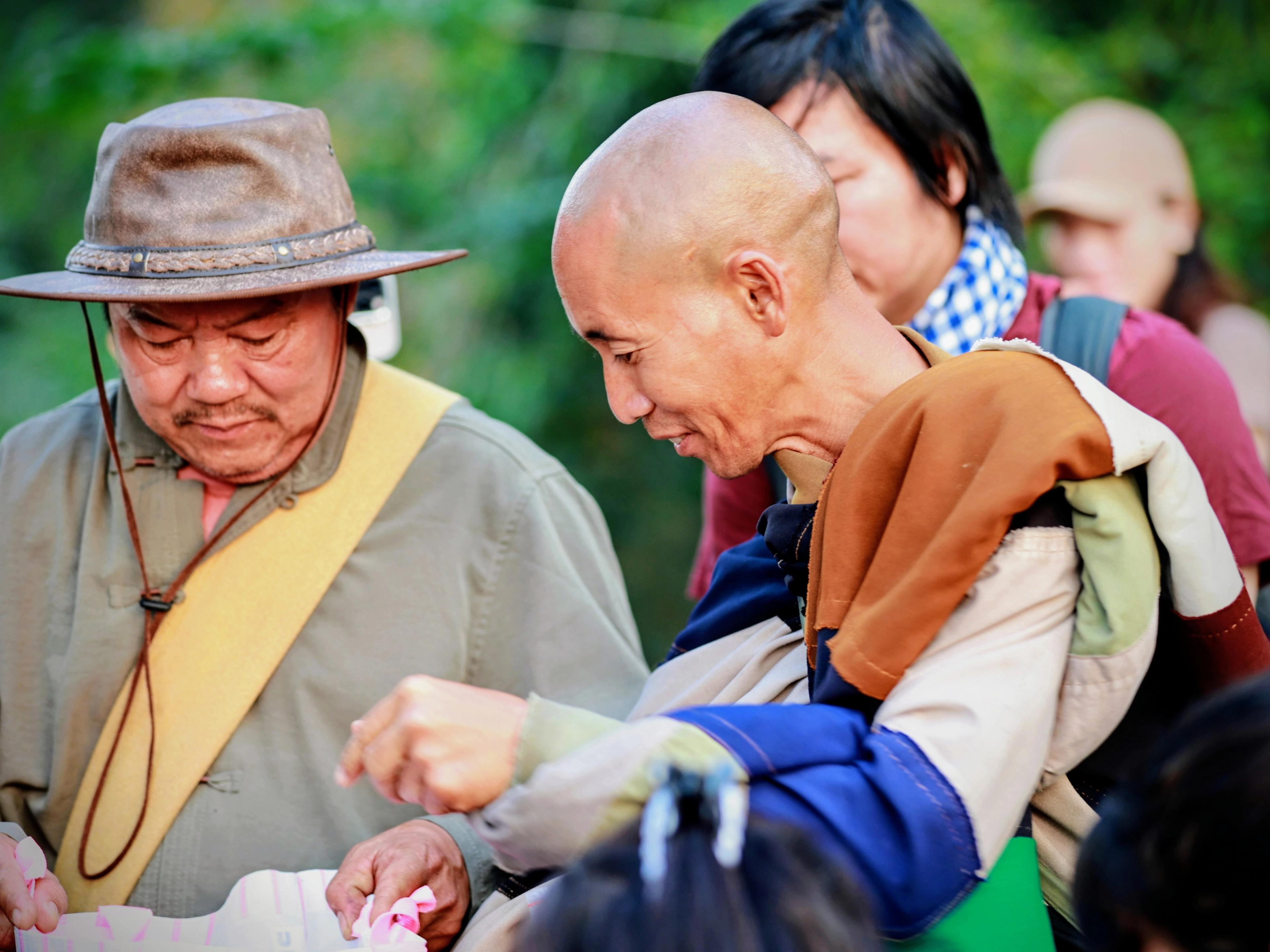 Sư Minh Tuệ và Đồng Tu