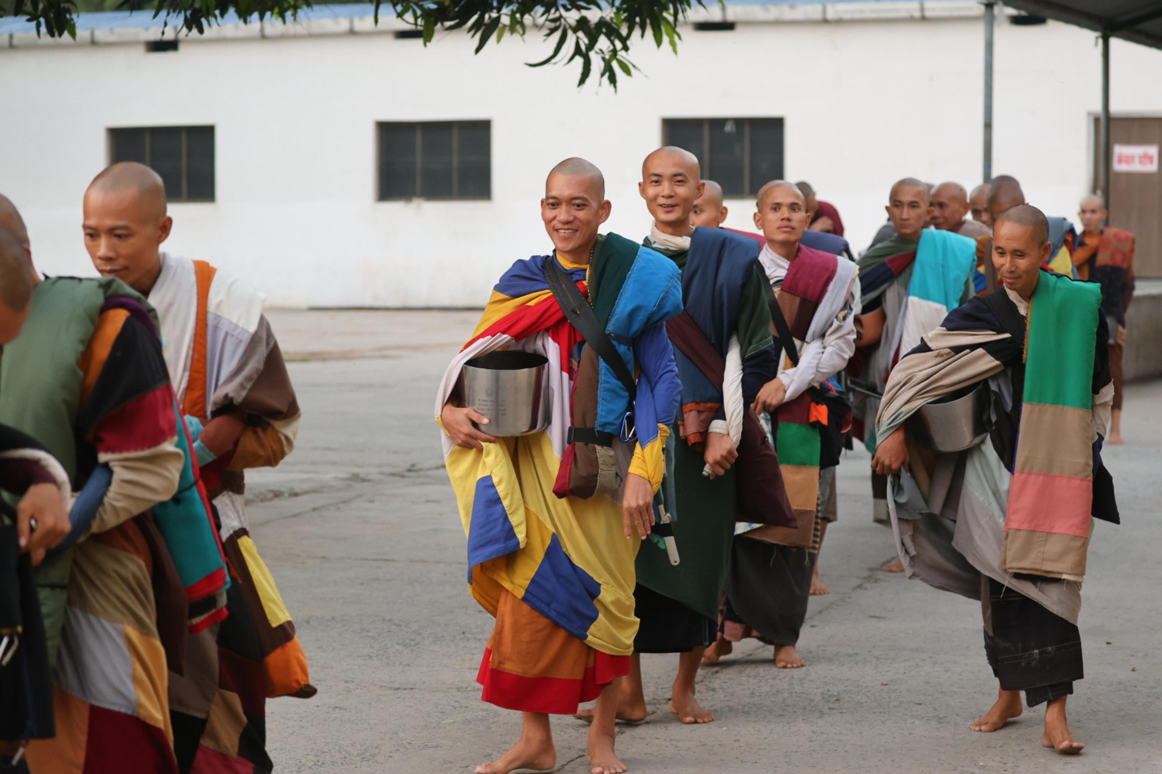 Sư Minh Tuệ và Đồng Tu