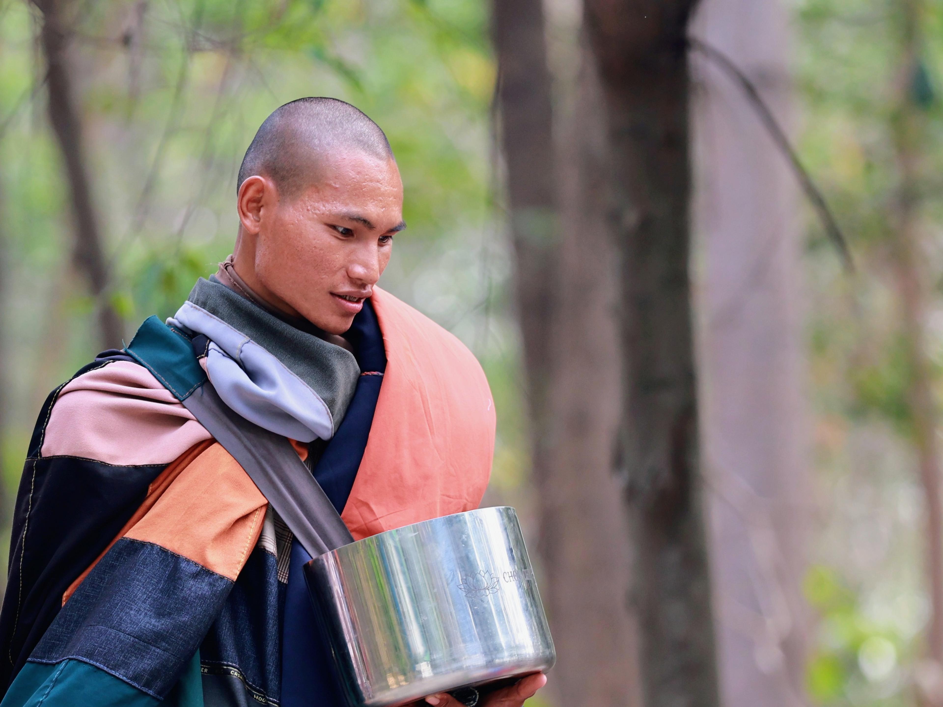 Sư Minh Tuệ và Đồng Tu