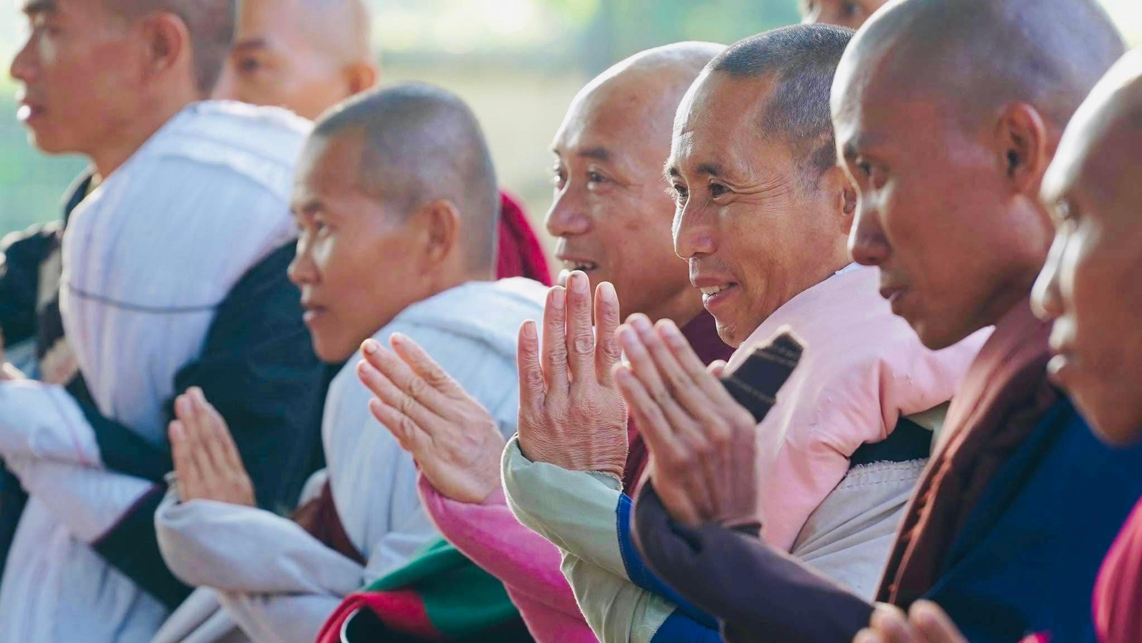 Sư Minh Tuệ và Đồng Tu