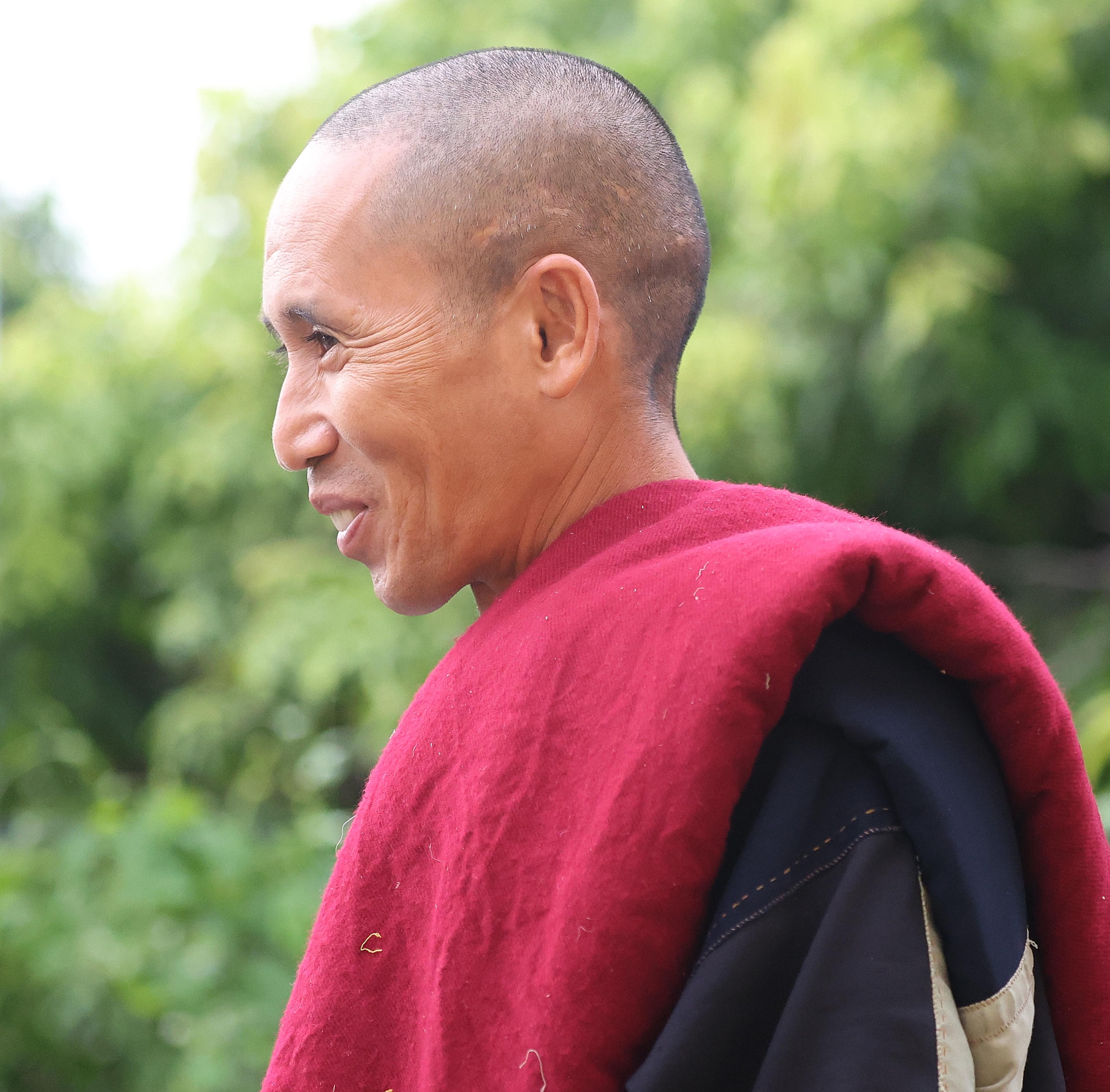 Sư Minh Tuệ và Đồng Tu
