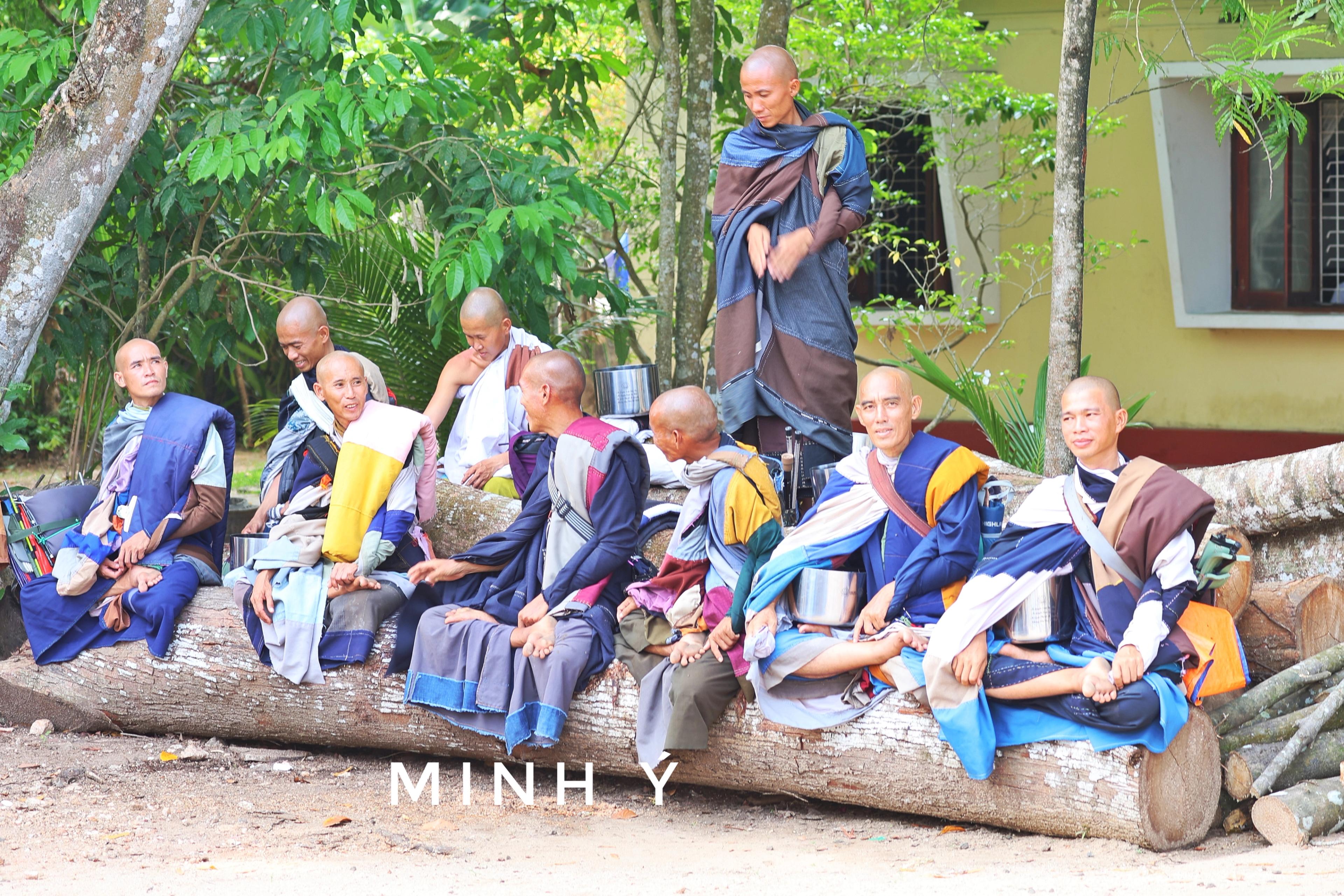 Sư Minh Tuệ và Đồng Tu (6)