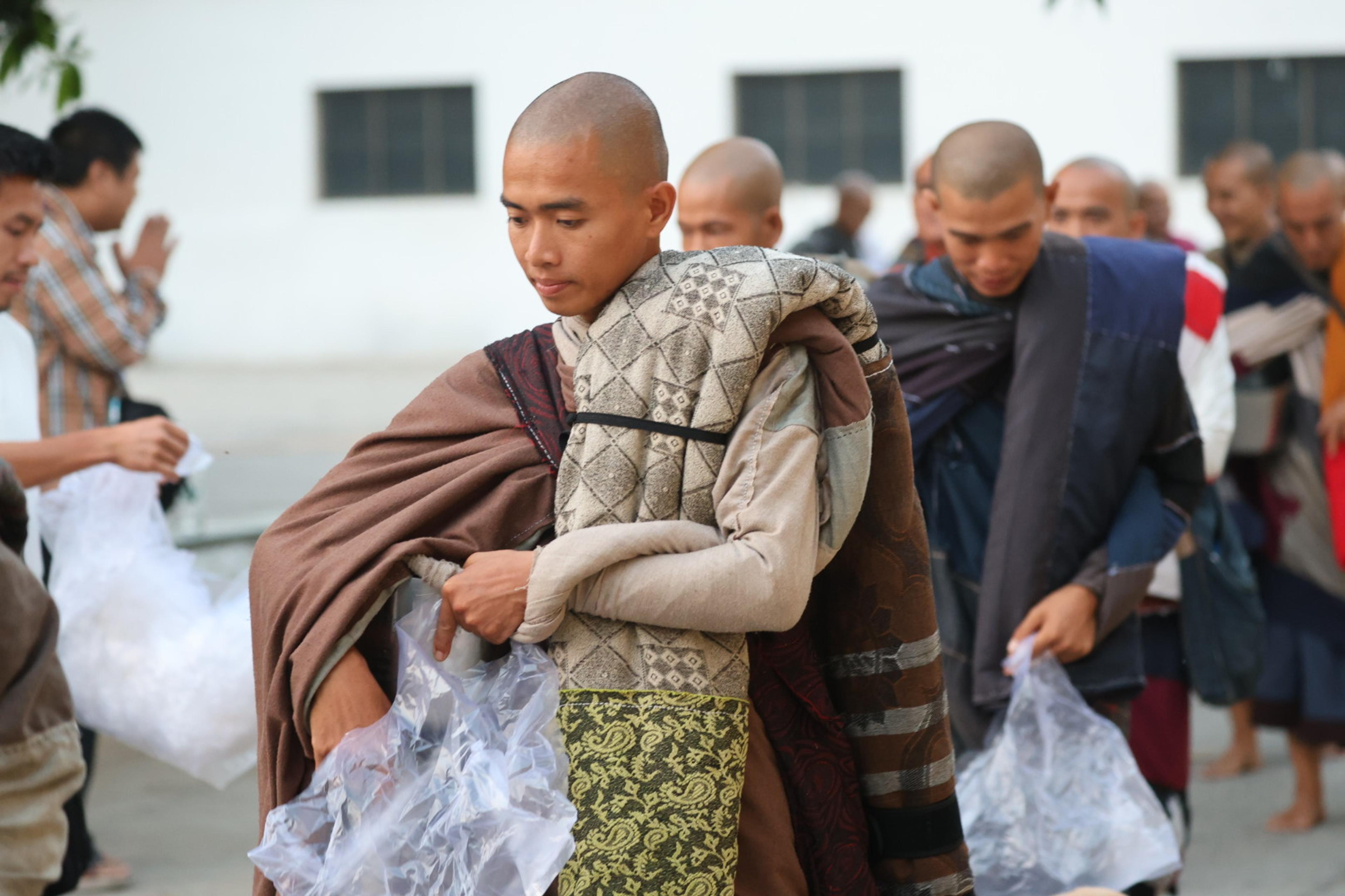 Sư Minh Tuệ và Đồng Tu