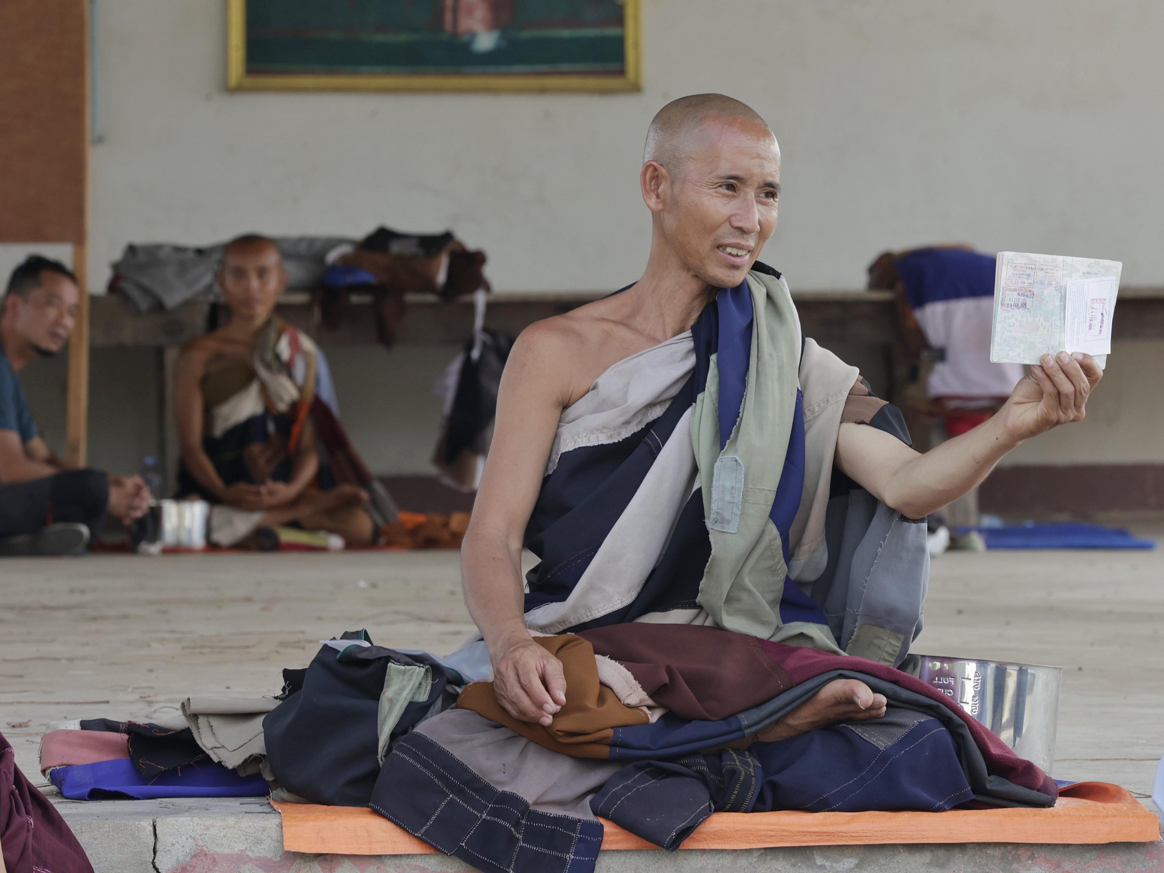 Sư Minh Tuệ và Đồng Tu