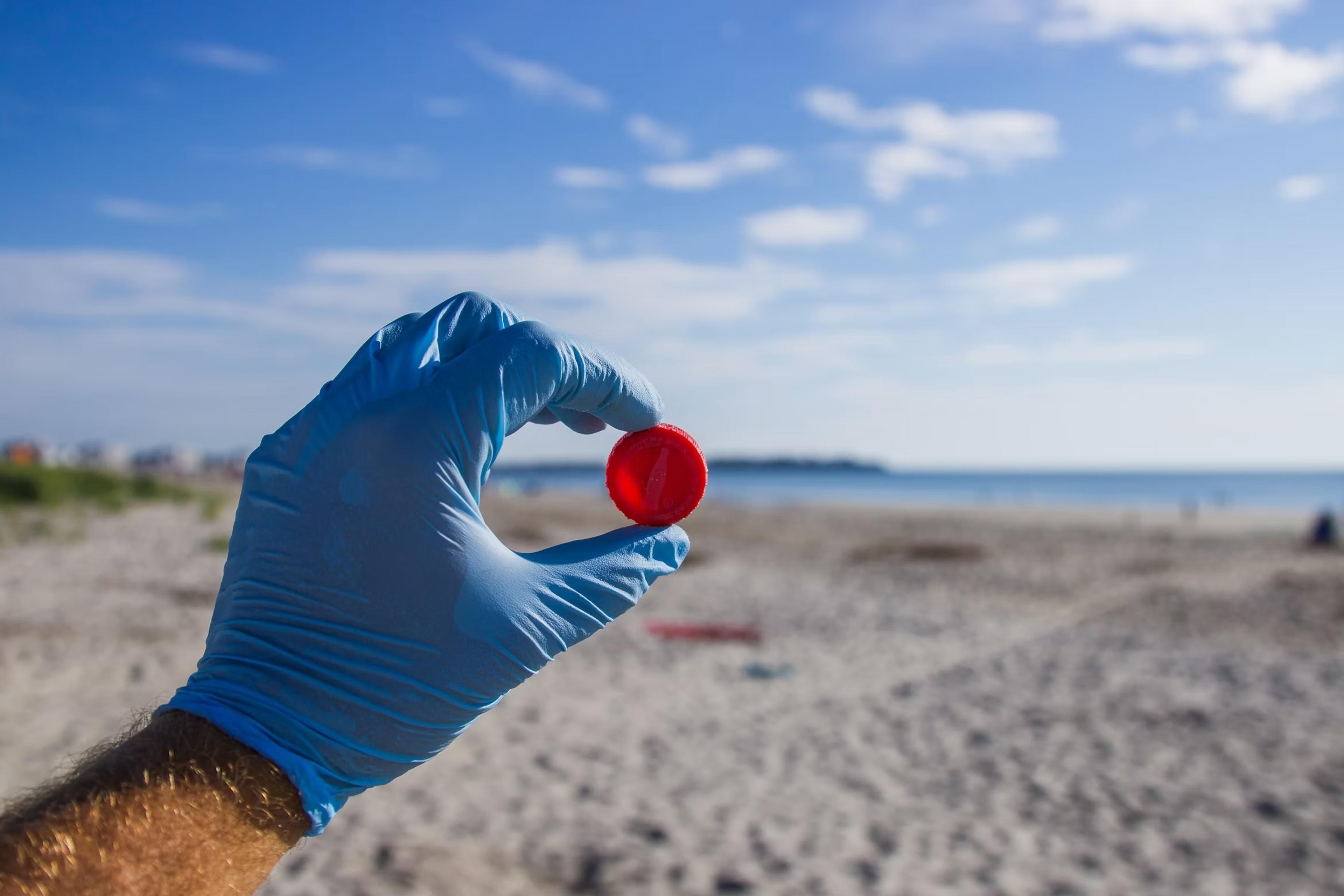 What do fixed bottle tops achieve?