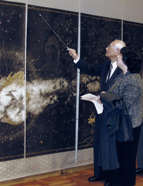 Iwasaki explaining a detail of Big Bang at an exhibition in Handa, Japan. (Photo: Keiko Iwasaki)