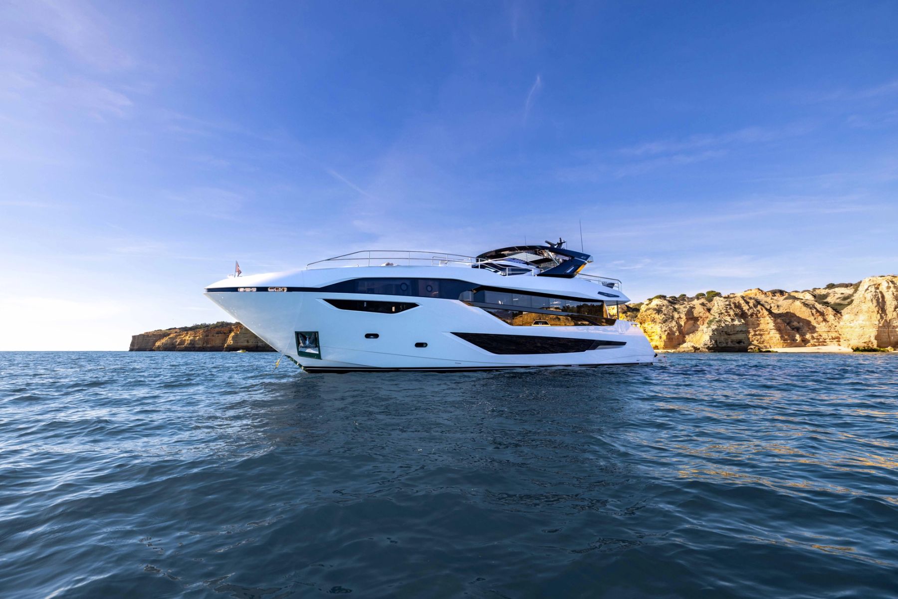 100 Yacht 3