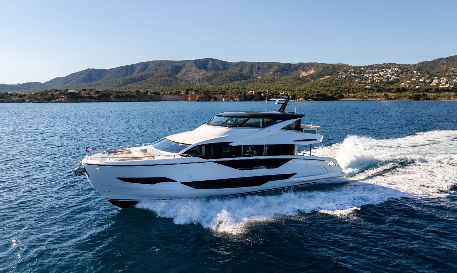 Sunseeker 90 Ocean Enclosed