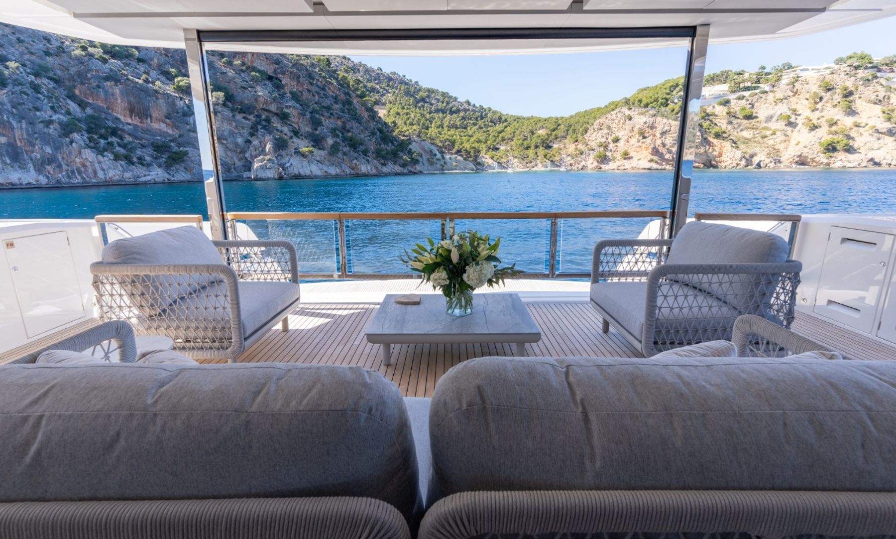 90 Ocean Enclosed 3