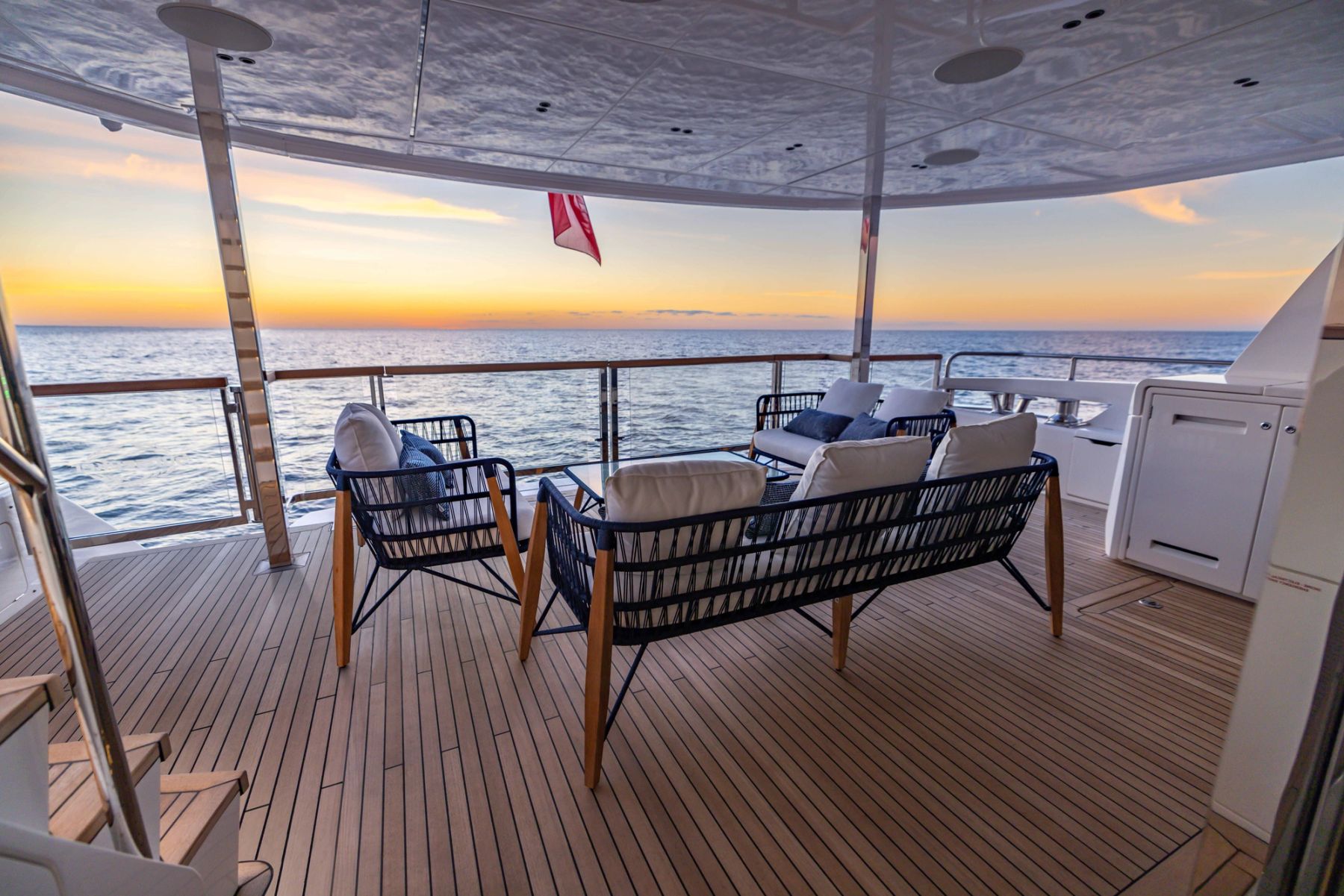 100 Yacht 4