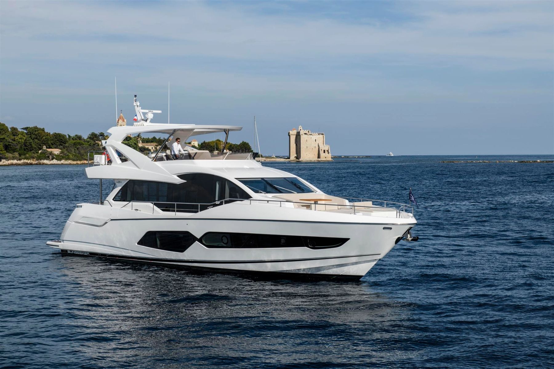 76 Yacht 2