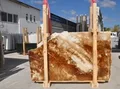Onix bal-amber renginde damarlı fabrika plakası