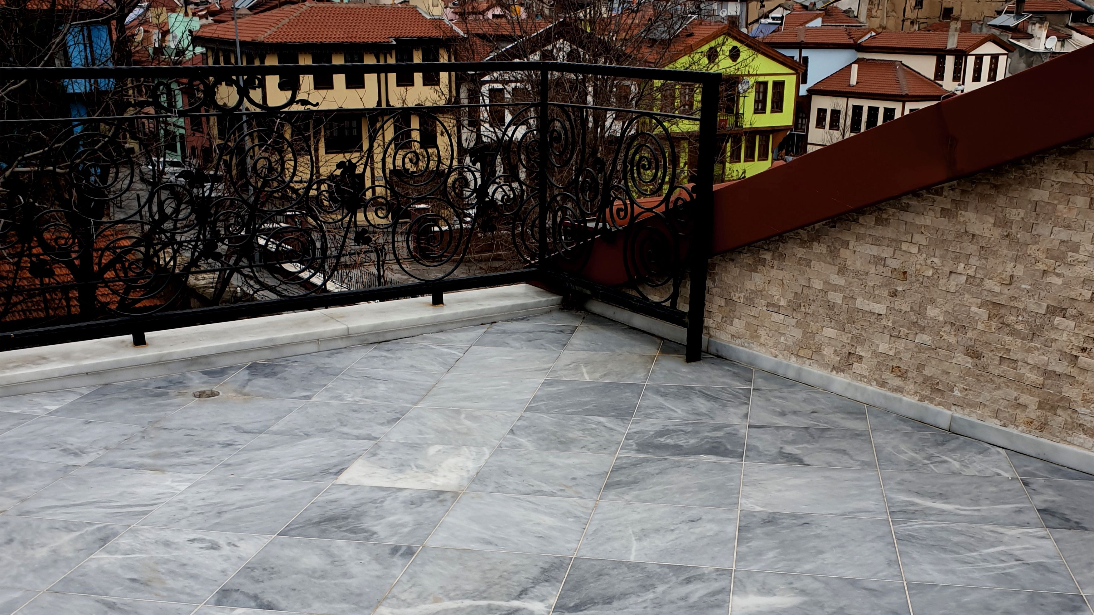 Afyon Gri Mermer teras ve balkon zemin döşemesi, dış mekan uygulaması
