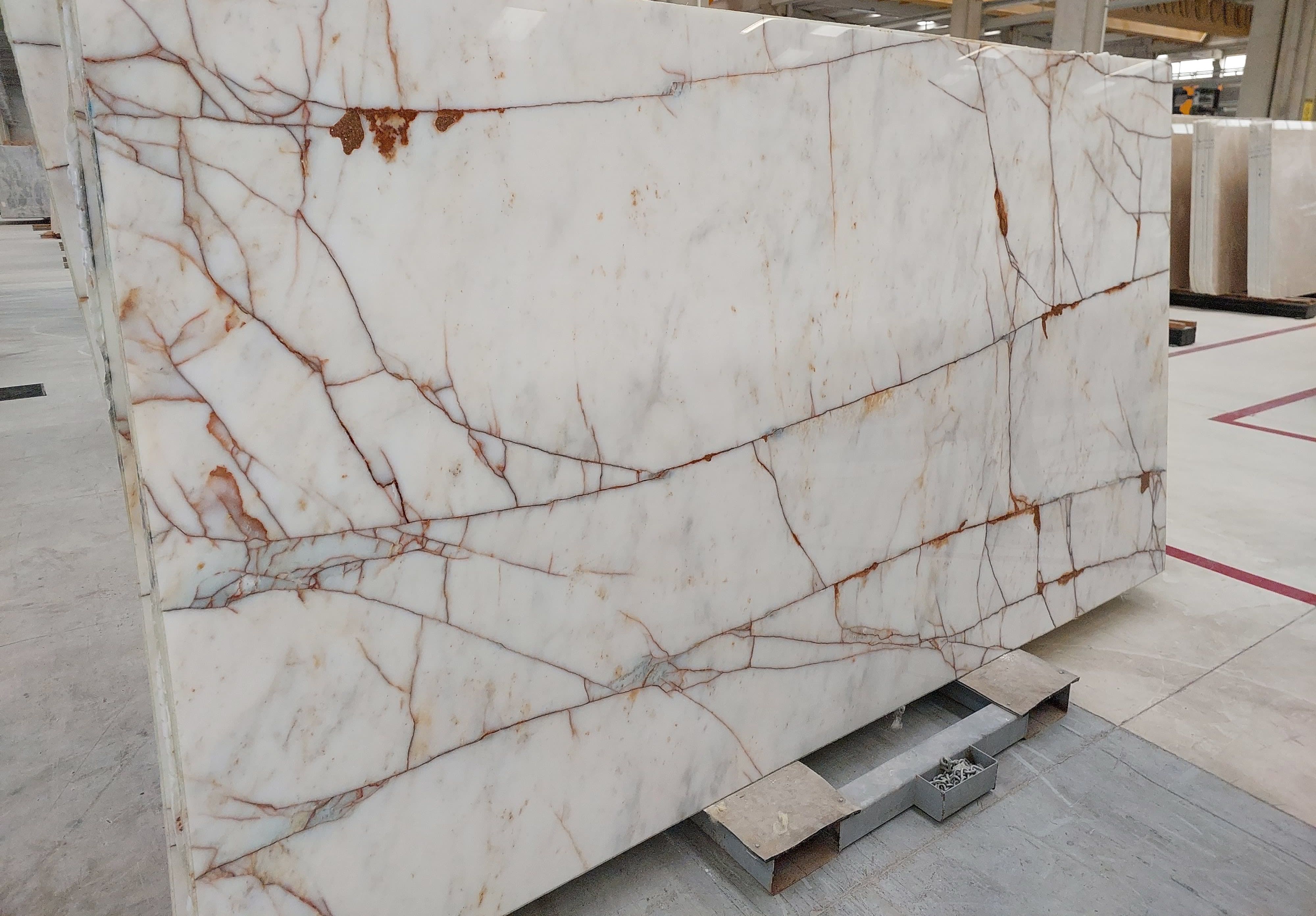 Afyon White Spider Mermer geniş plaka, damar deseni detayı