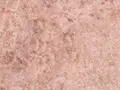 Kırmızı Traverten kırmızı-pembe tonlu gözenekli doğal taş doku yakın plan