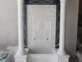 Mermer çeşme, oymalı sütunlu klasik tarz duvar çeşmesi