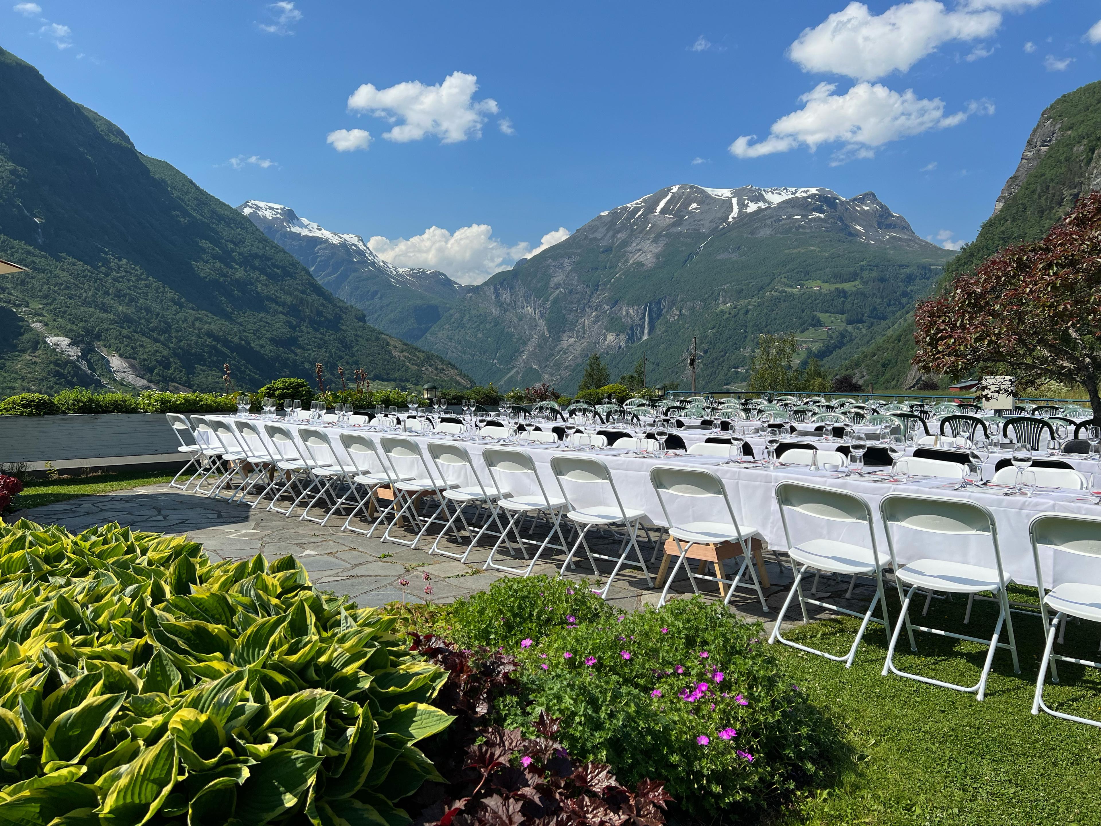 Outdoor table setting