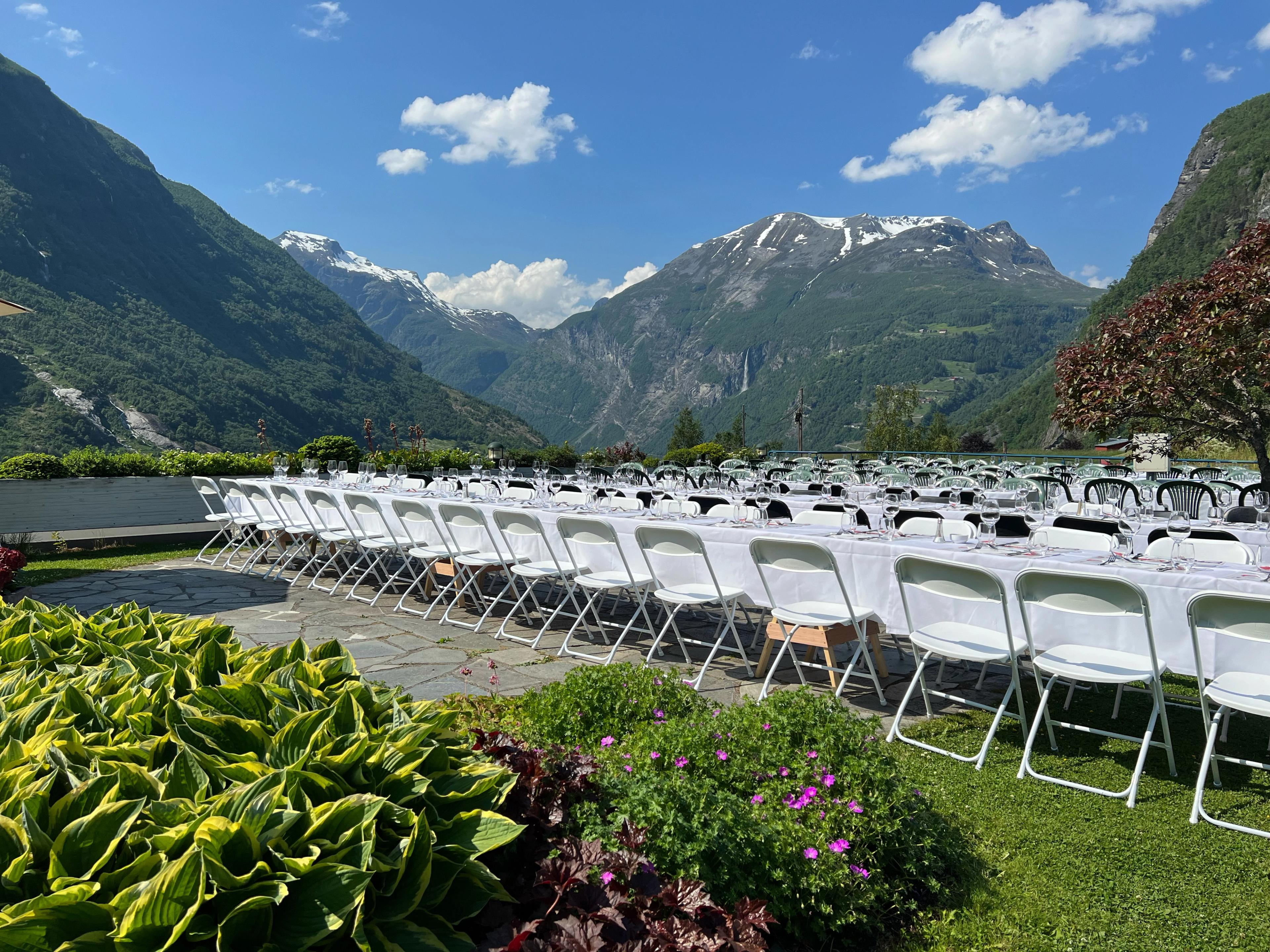 Outdoor table setting