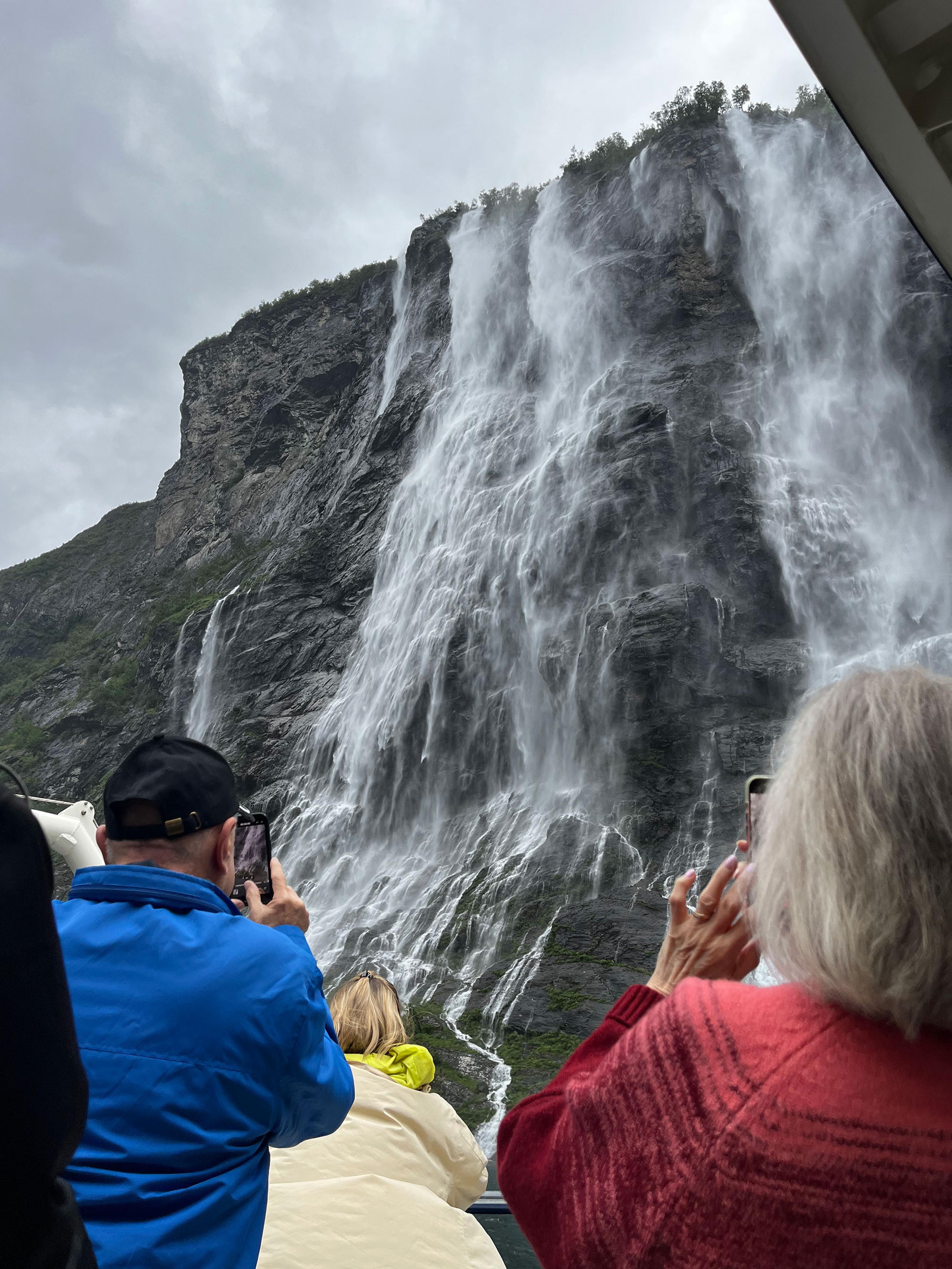 Kom tett på fossefalla