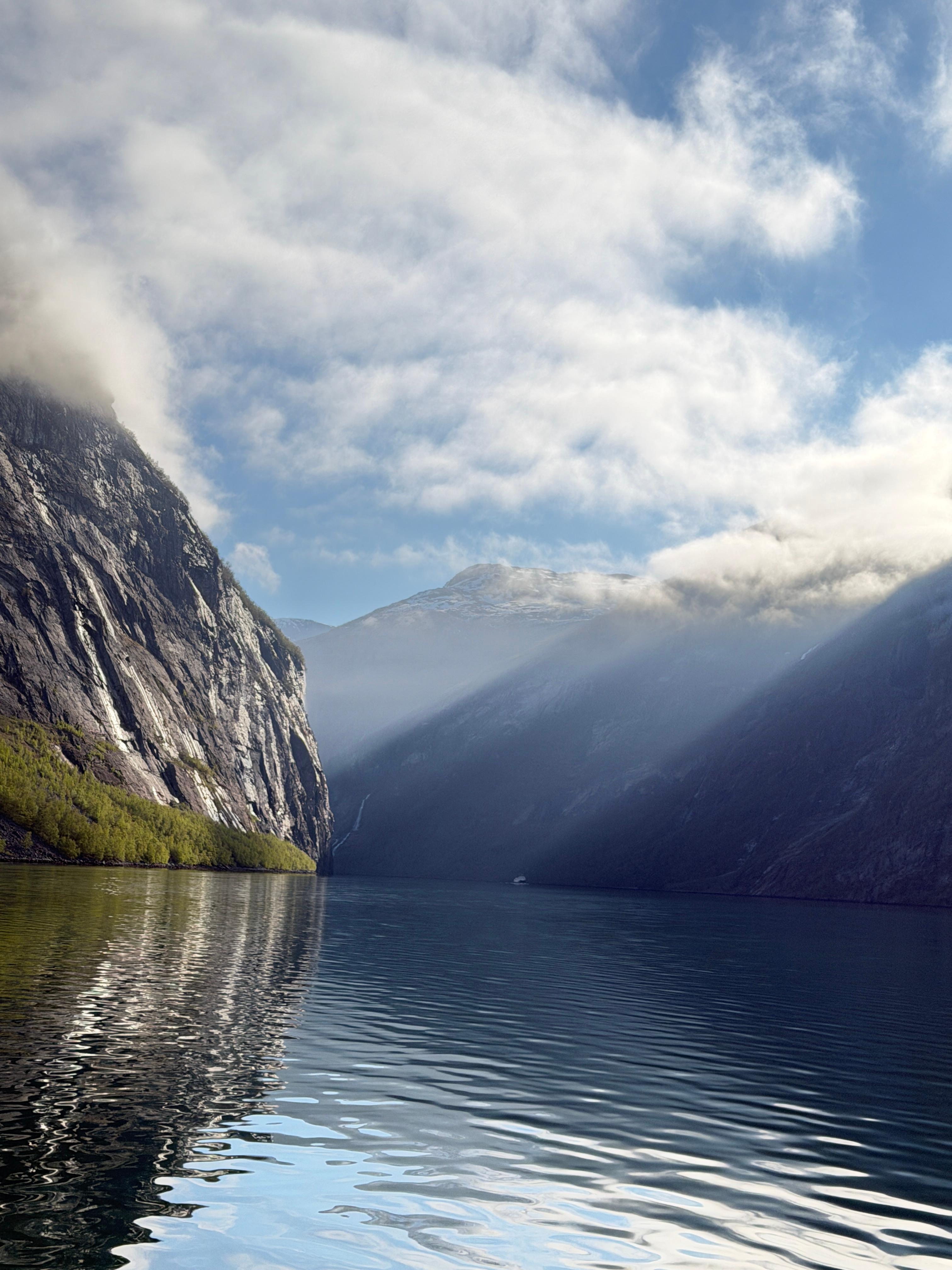 Fjorden med dei sju systrene