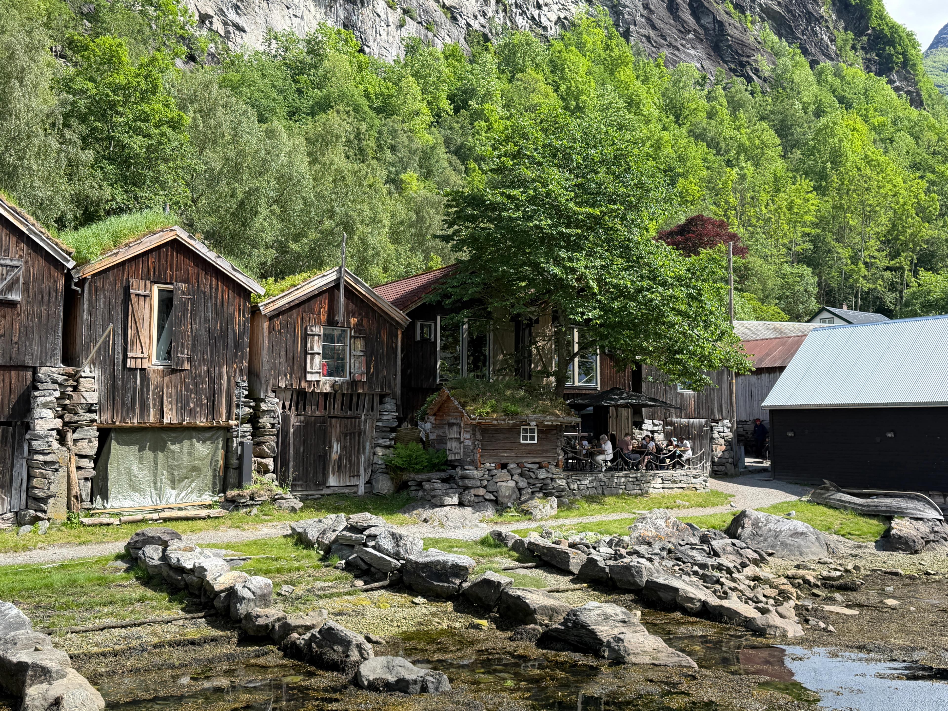 Nausta i Geiranger sentrum