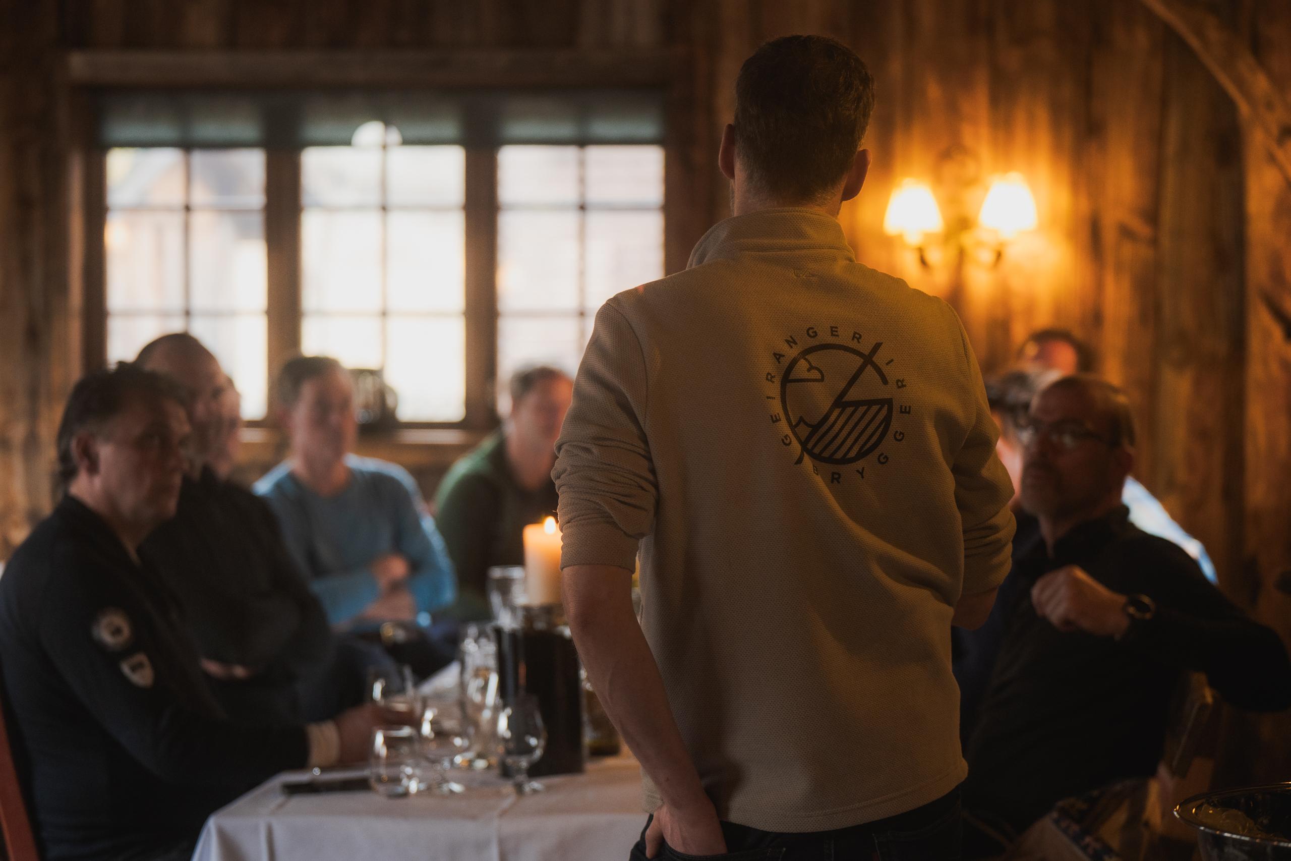Mollaløa gir ei intim setting for mindre møter. Kan også køyre øl- pg vinsmakingar her