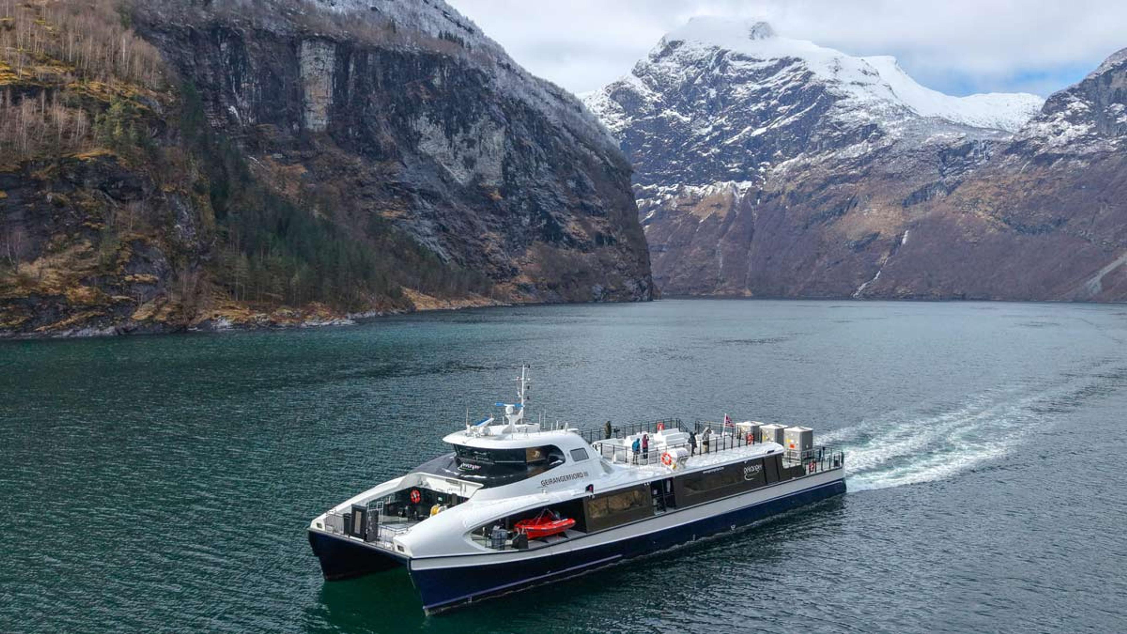 Fjord cruise from Ålesund to Geiranger