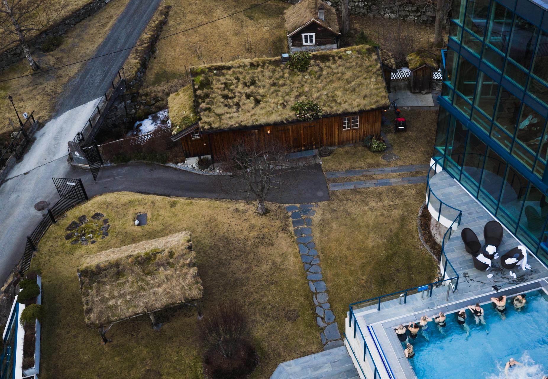 Mollaløa is located right by the river, and the garden next to it is perfect for outdoor gatherings.