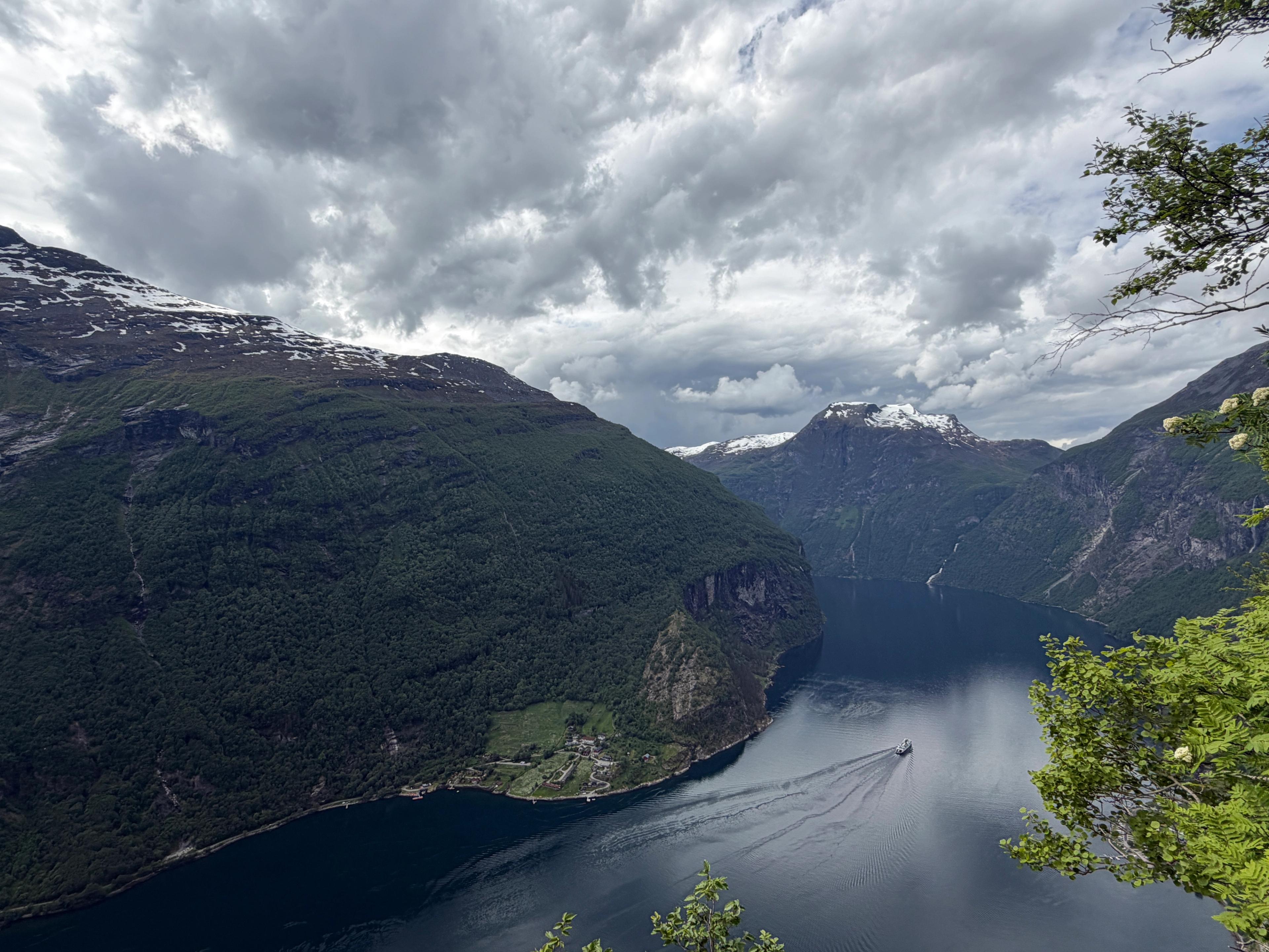 Fjorden sett frå Løsta