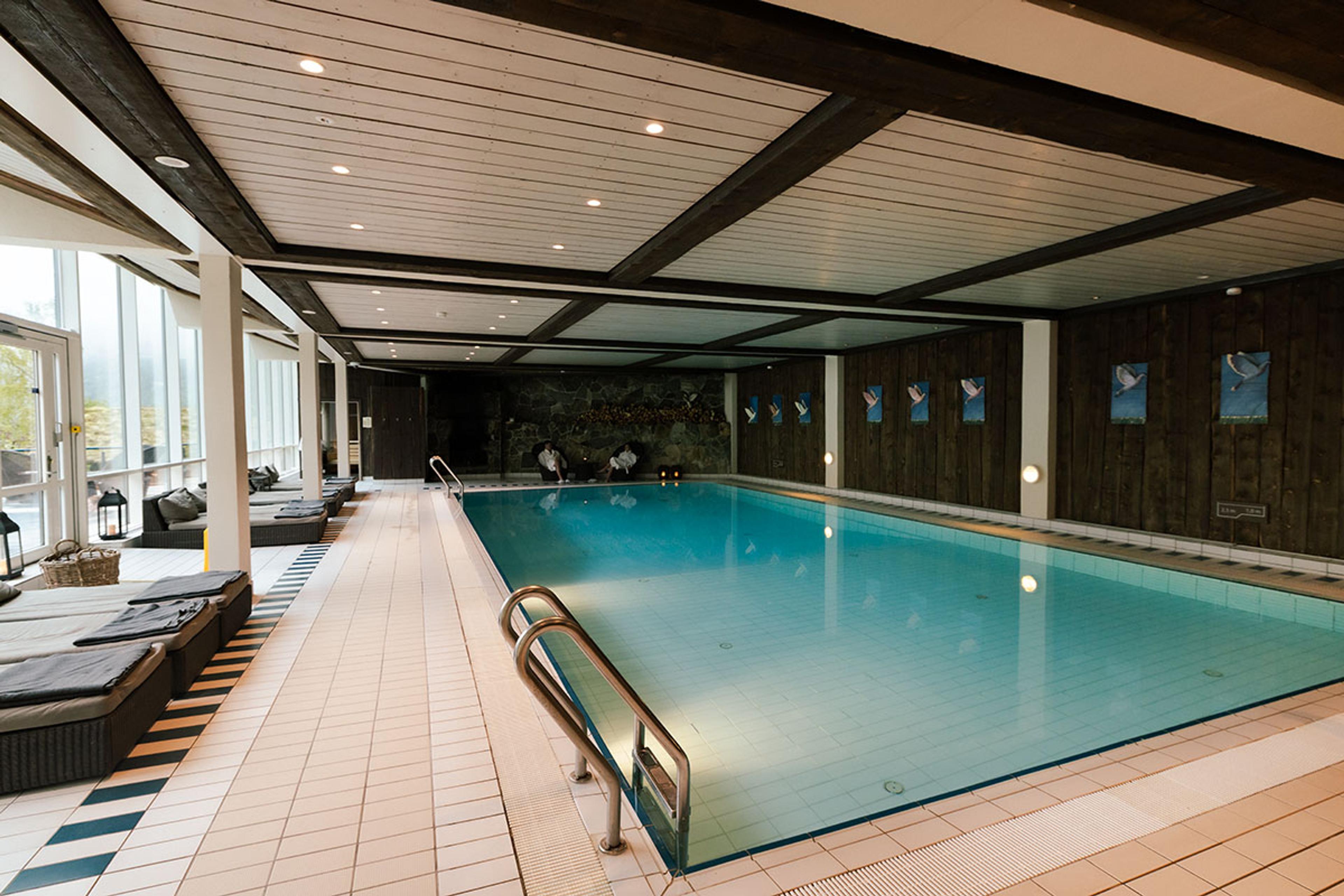 Innandørsbasseng