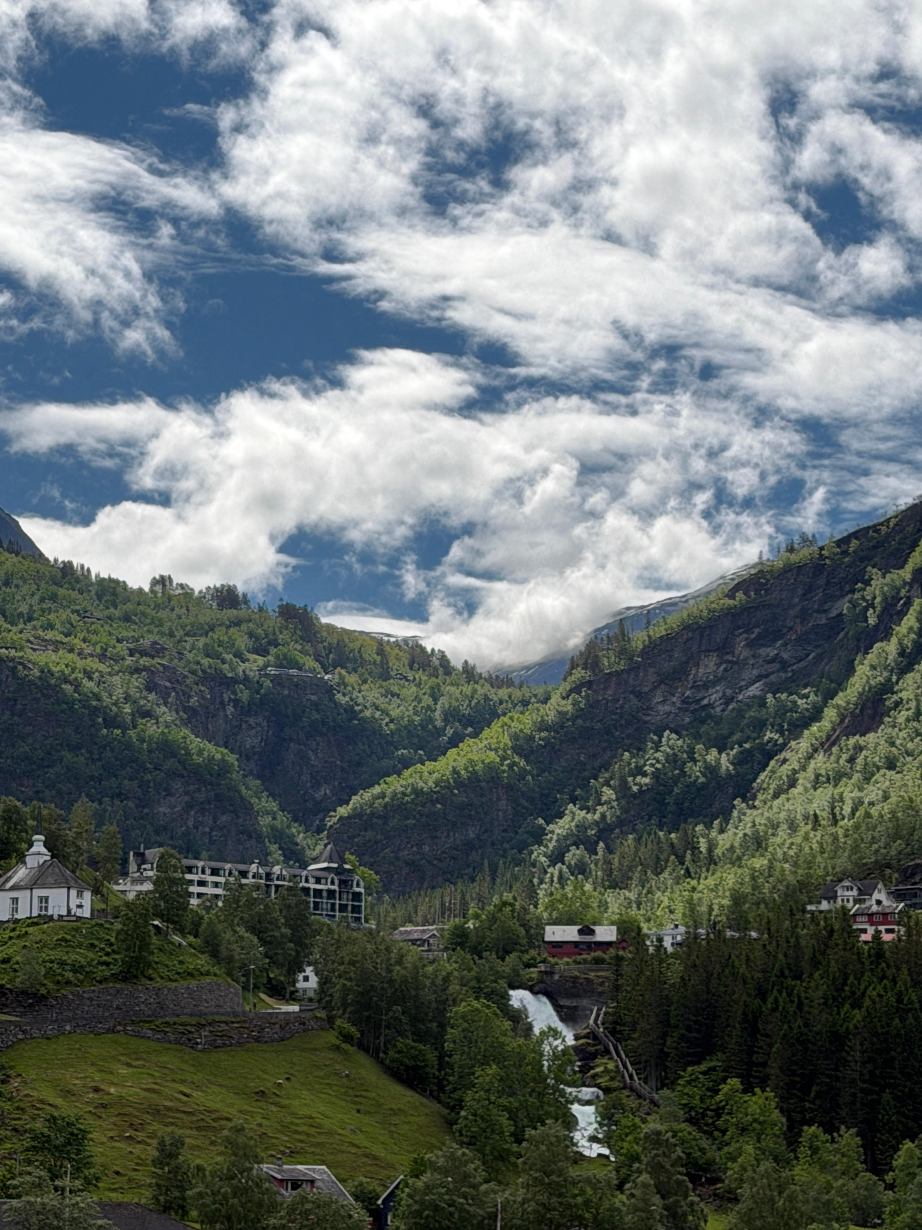 Union Geiranger ligg nydeleg til i Geirangerfjorden