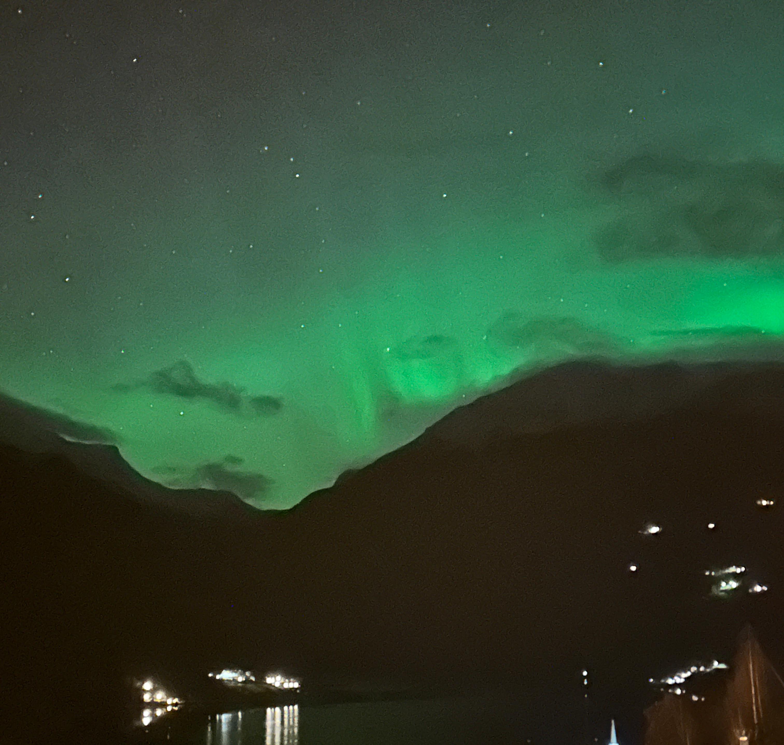 Nordlys i Geiranger - også inspirasjon for behandlinga.