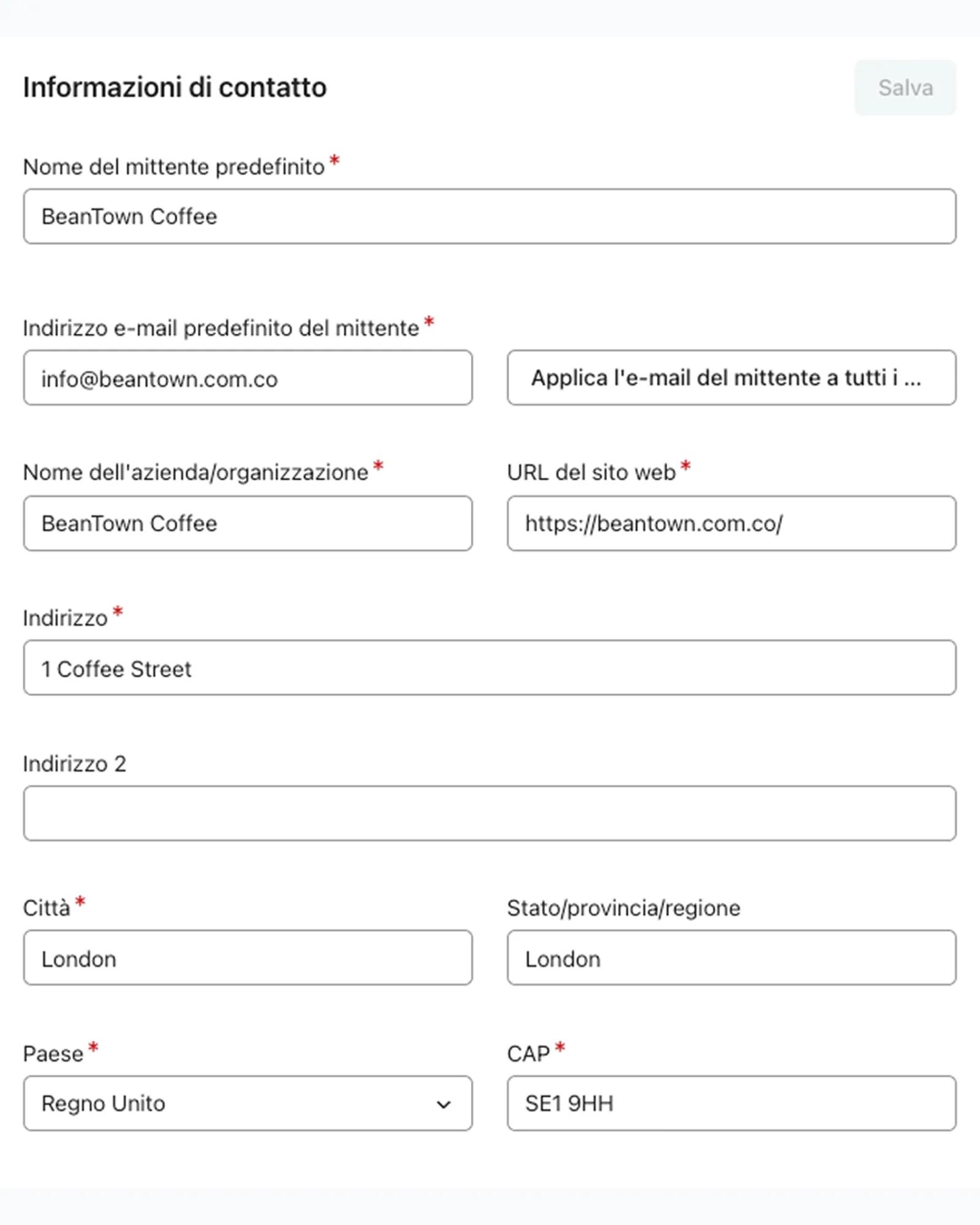 Un'immagine delle impostazioni delle informazioni sul mittente in Klaviyo e delle informazioni sul mittente in un'e-mail