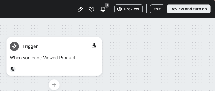 Il pulsante Revisione e Attivazione si trova nell'angolo in alto a destra del costruttore di flussi.