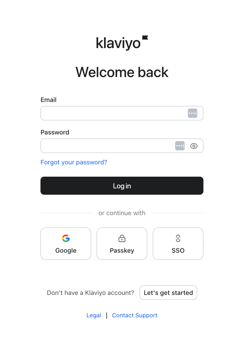Página de inicio de sesión de Klaviyo con campos de email y contraseña, un botón de inicio de sesión y opciones de Google, Passkey o SSO.