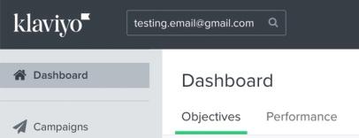 Coin supérieur du tableau de bord de Klaviyo avec testing.email@gmail.com dans la barre de recherche