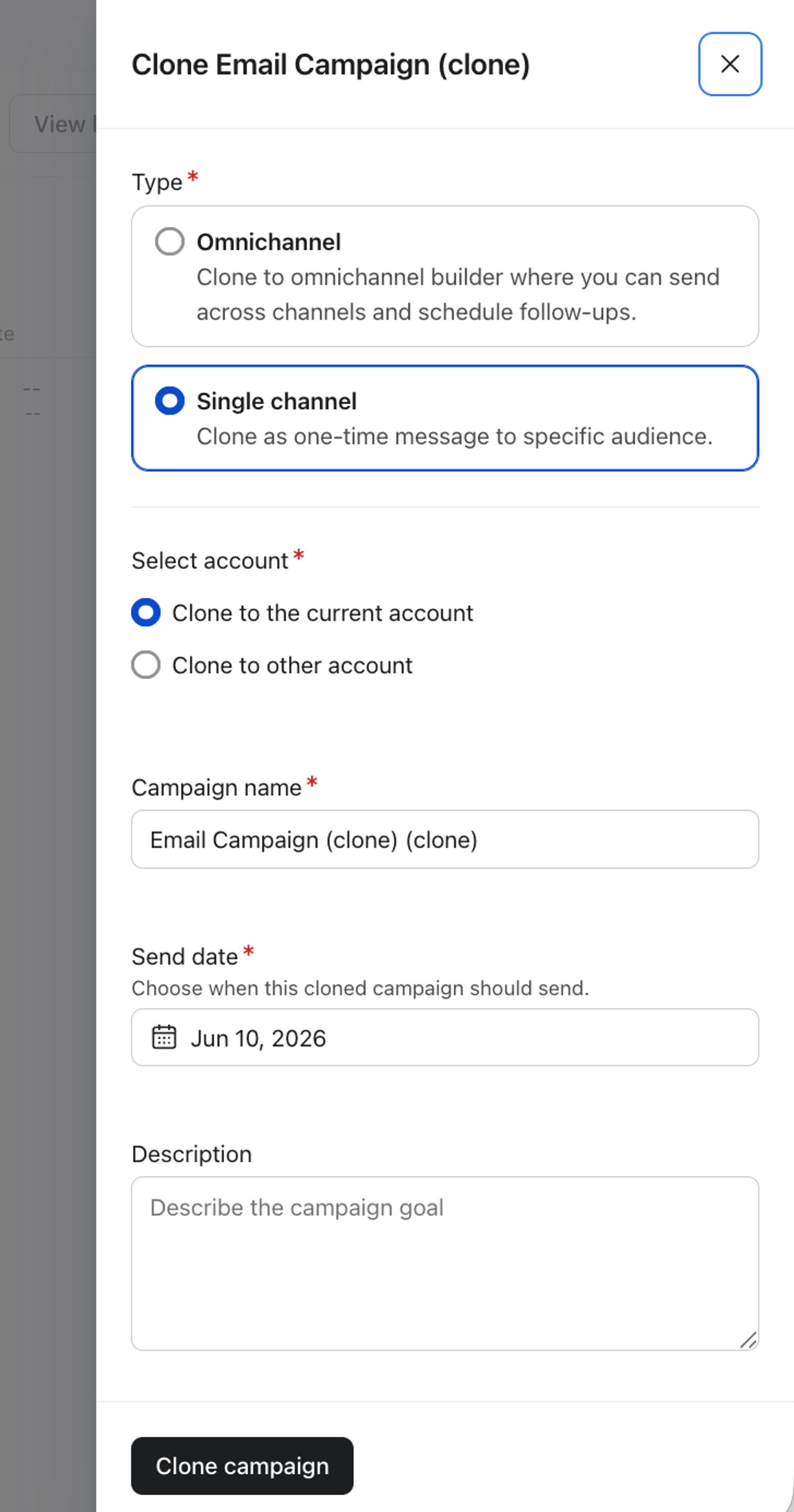 Caixa de diálogo modal "Clonar campanha de e-mail" com opções para tipo de campanha, conta, nome, data de envio e descrição, pronta para o input do usuário.