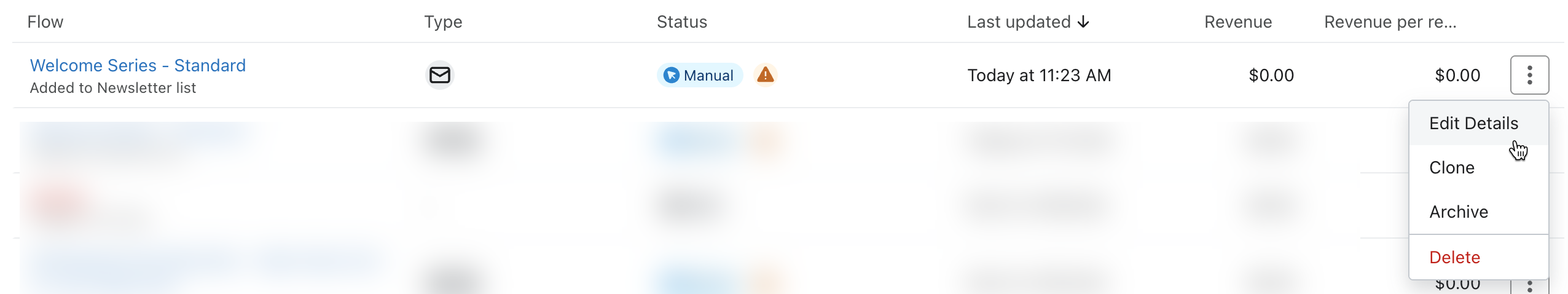 Botón de acción representado como tres puntos que se encuentran a la derecha de un flujo en la vista de lista de flujos.