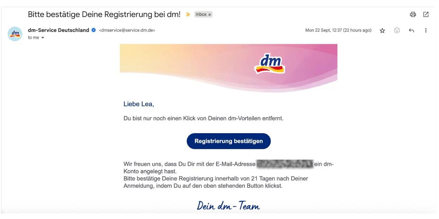 Bestätigungs-E-Mail von dm zur Registrierung mit Button "Registrierung bestätigen" und dm-Logo.