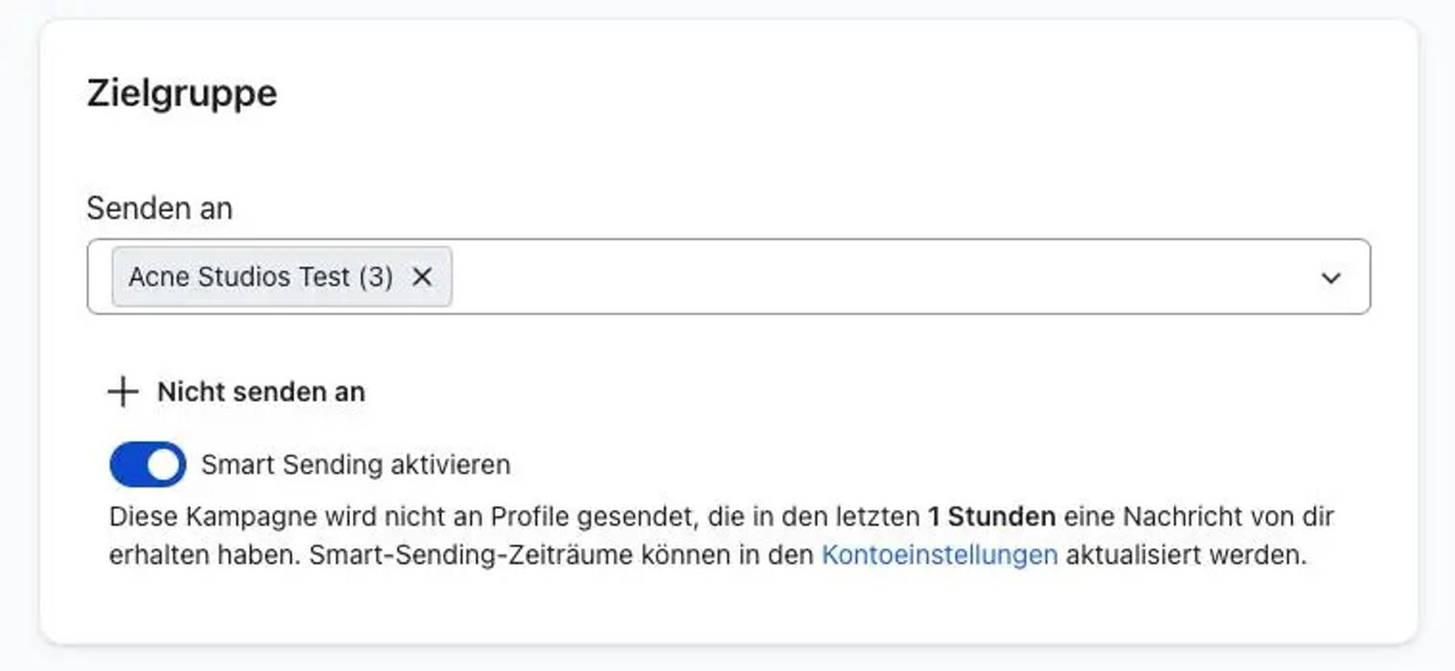 Zielgruppeinstellungen für eine Kampagne mit aktivierter Smart Sending-Funktion und ausgewählter Gruppe "Acne Studios Test (3)".