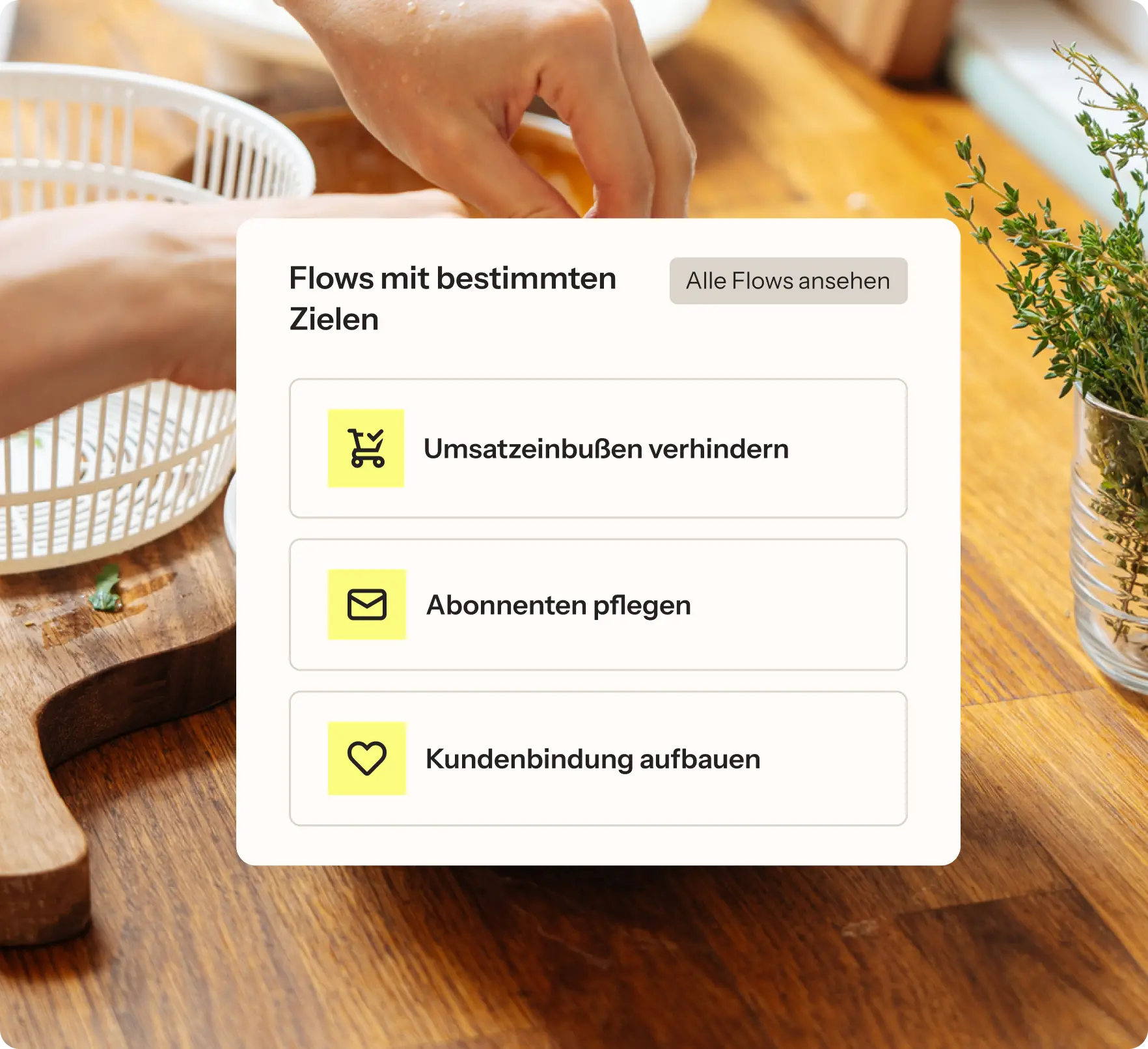 Hände bereiten Essen zu, daneben Textfeld mit Zielen: "Umsatzeinbußen verhindern", "Abonnenten pflegen", "Kundenbindung aufbauen".
